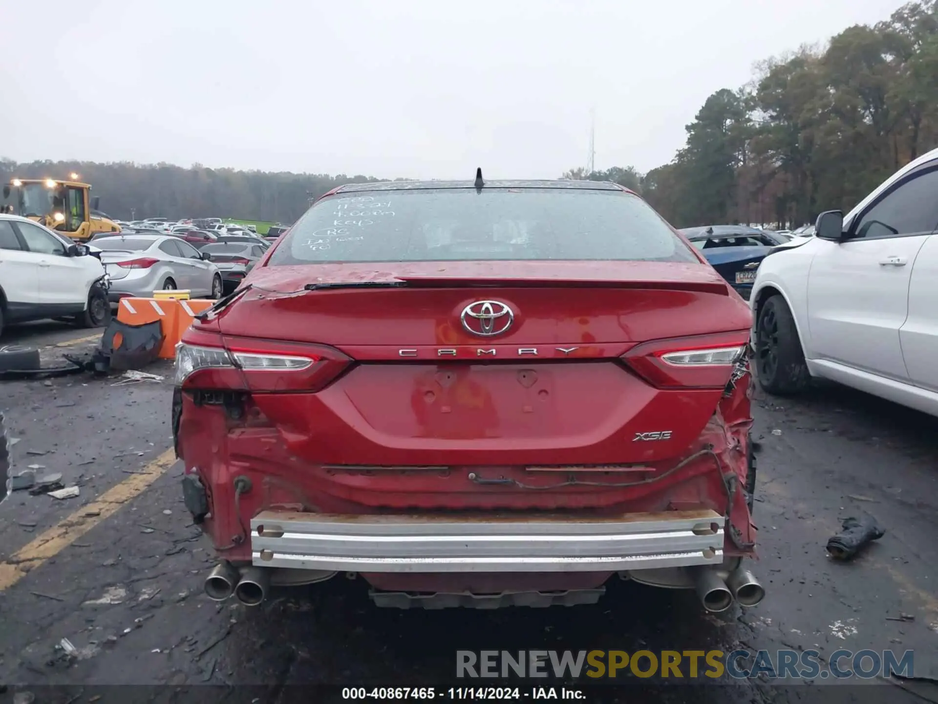 16 Photograph of a damaged car 4T1B61HK1KU286905 TOYOTA CAMRY 2019