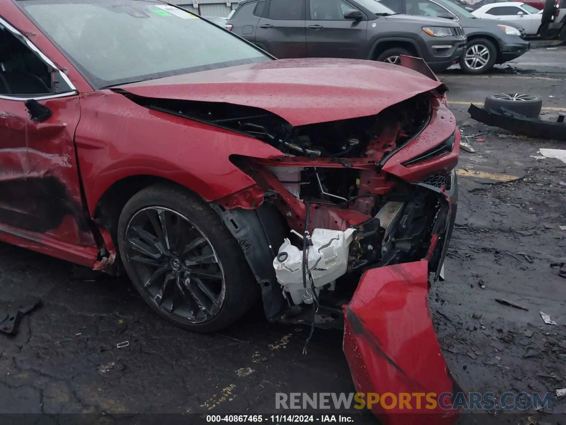 17 Photograph of a damaged car 4T1B61HK1KU286905 TOYOTA CAMRY 2019