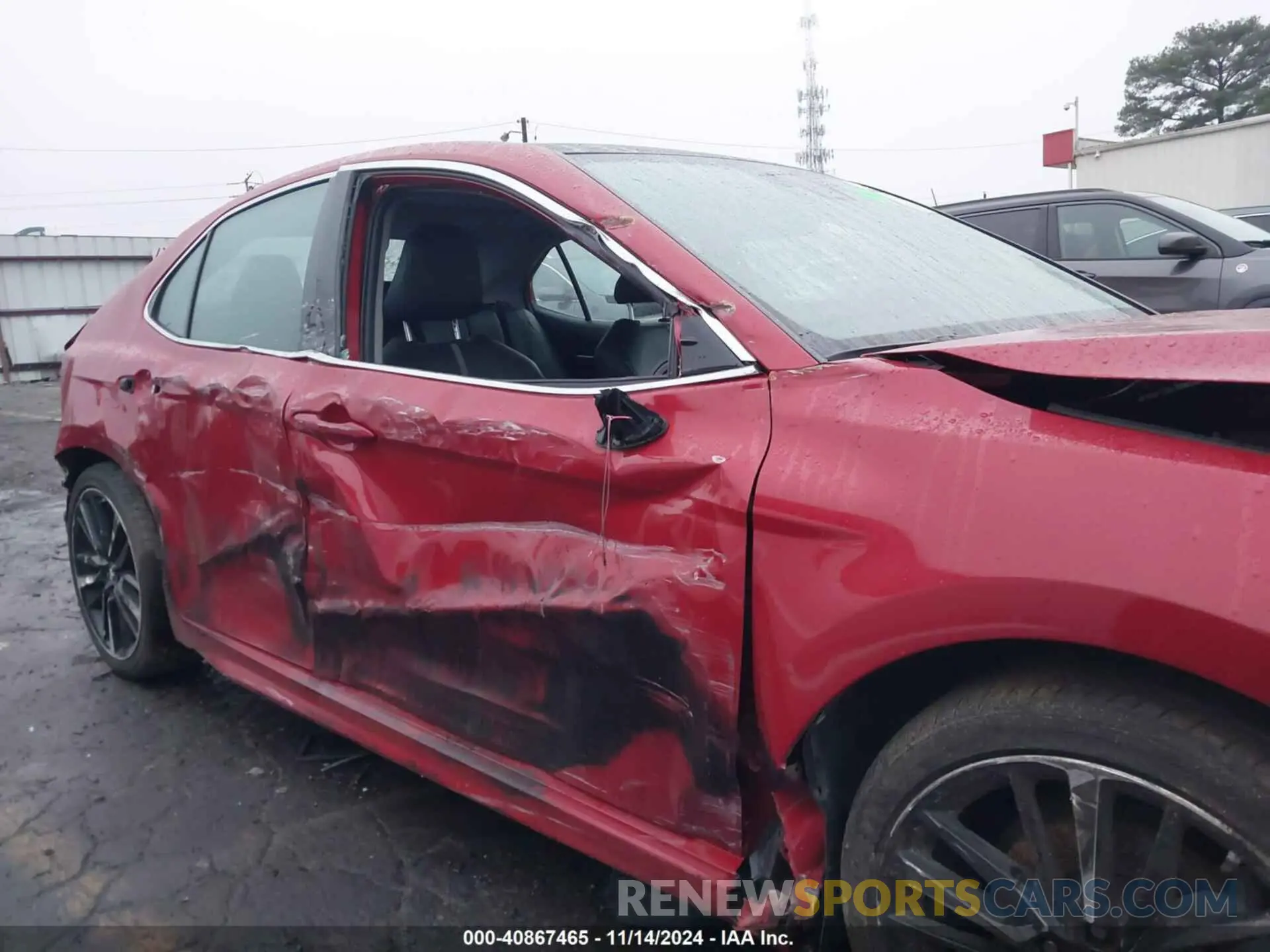 18 Photograph of a damaged car 4T1B61HK1KU286905 TOYOTA CAMRY 2019