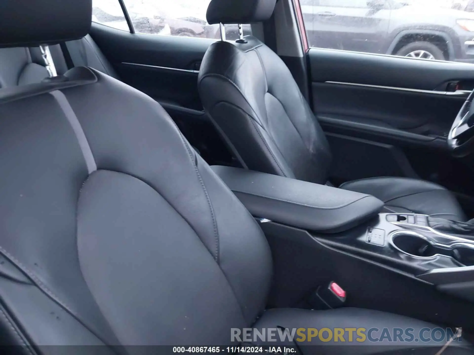 5 Photograph of a damaged car 4T1B61HK1KU286905 TOYOTA CAMRY 2019