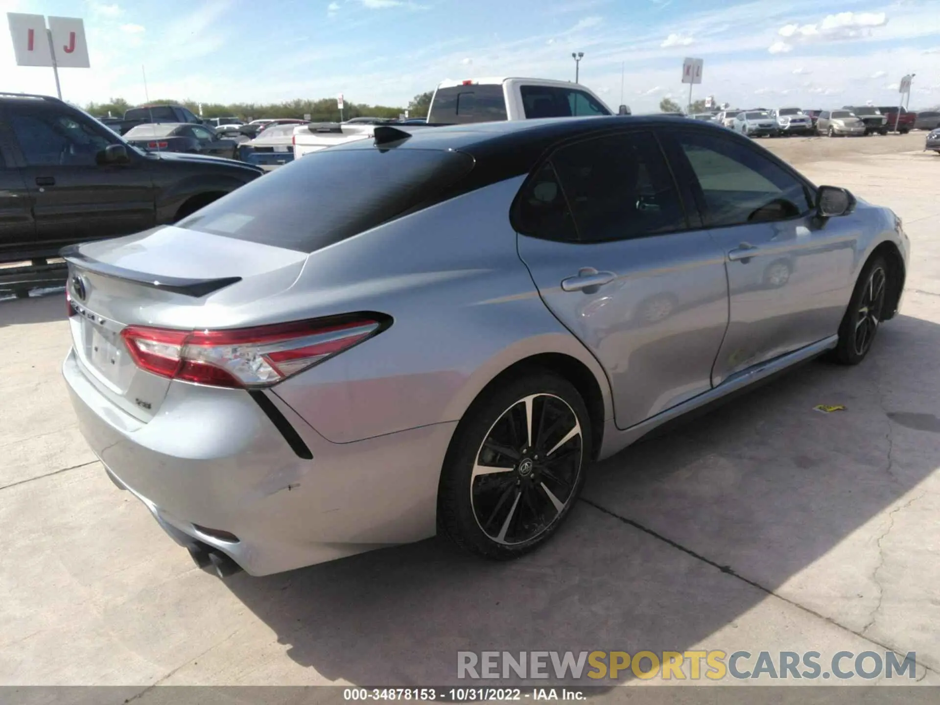 4 Photograph of a damaged car 4T1B61HK1KU289495 TOYOTA CAMRY 2019