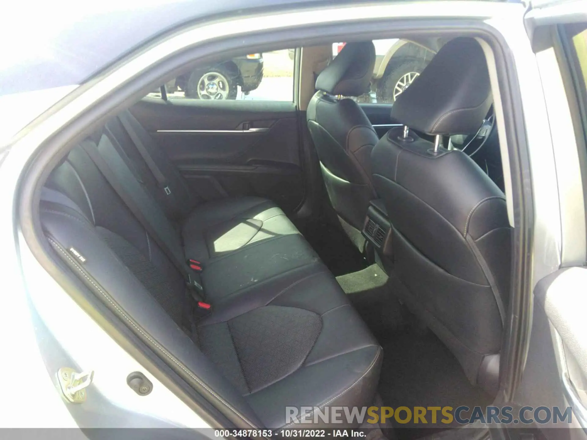 8 Photograph of a damaged car 4T1B61HK1KU289495 TOYOTA CAMRY 2019