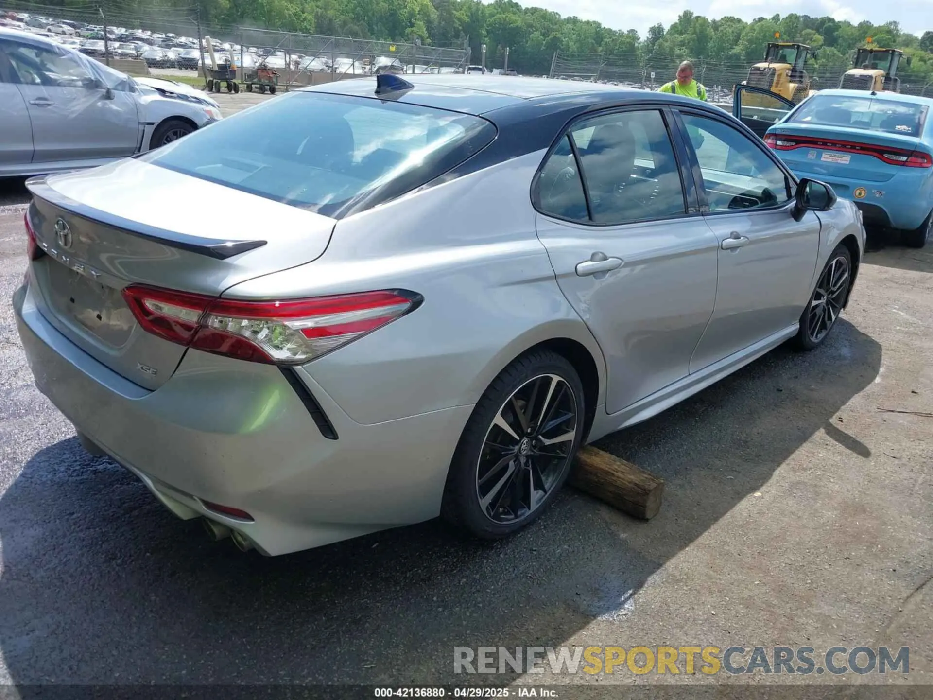 4 Photograph of a damaged car 4T1B61HK1KU292185 TOYOTA CAMRY 2019