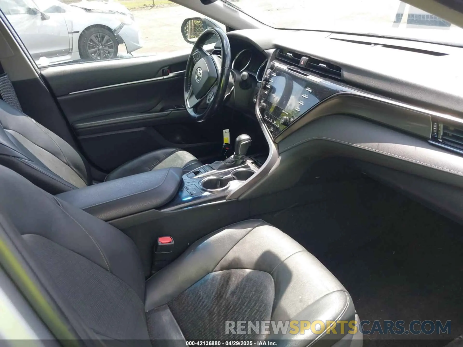 5 Photograph of a damaged car 4T1B61HK1KU292185 TOYOTA CAMRY 2019