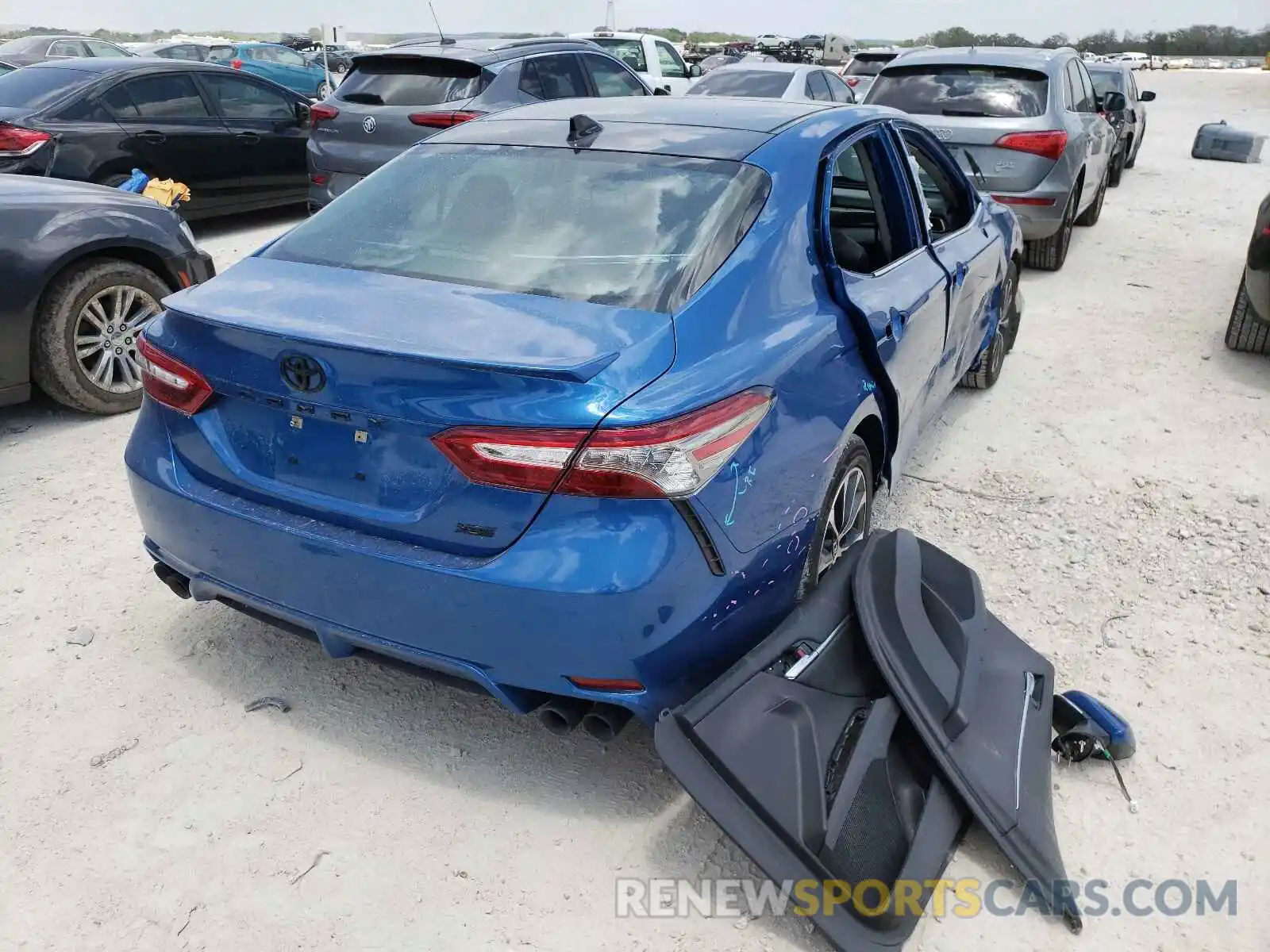 4 Photograph of a damaged car 4T1B61HK1KU293255 TOYOTA CAMRY 2019