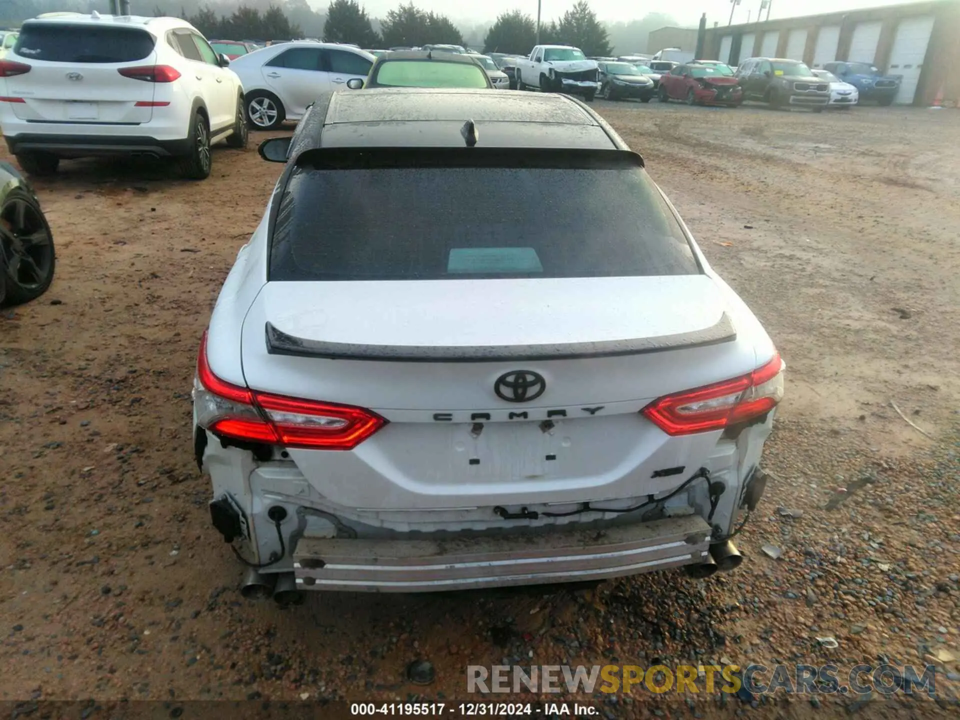 17 Photograph of a damaged car 4T1B61HK1KU294163 TOYOTA CAMRY 2019
