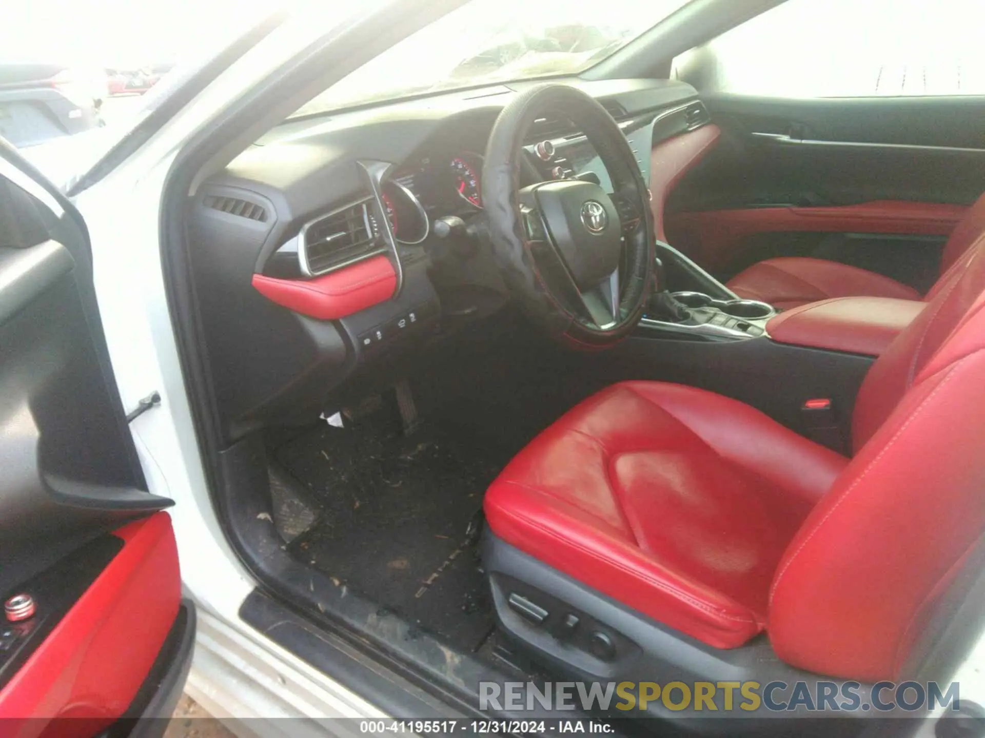 21 Photograph of a damaged car 4T1B61HK1KU294163 TOYOTA CAMRY 2019