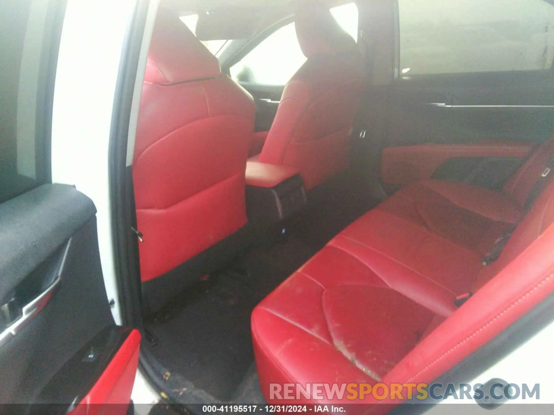 22 Photograph of a damaged car 4T1B61HK1KU294163 TOYOTA CAMRY 2019