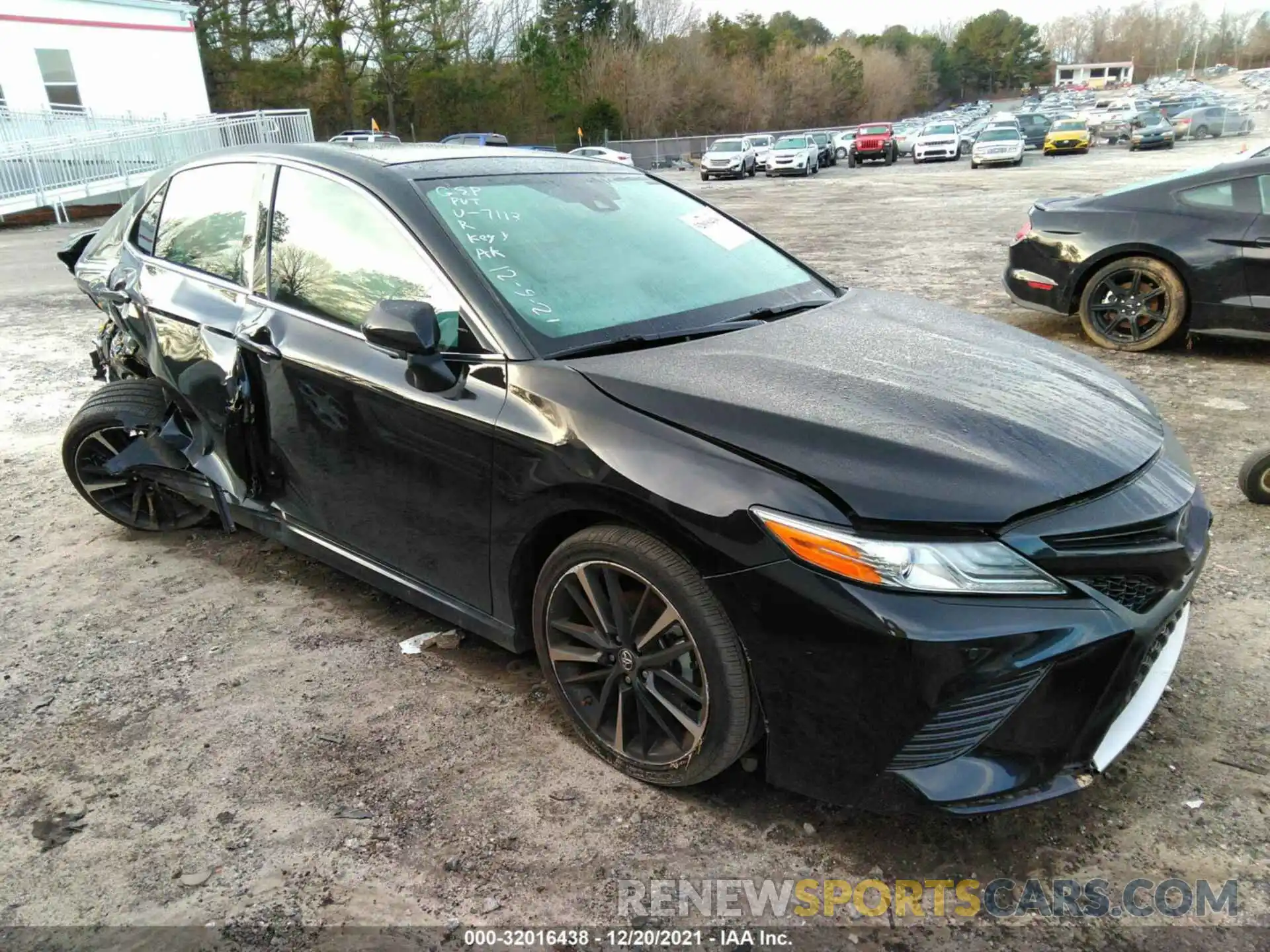 1 Photograph of a damaged car 4T1B61HK1KU297113 TOYOTA CAMRY 2019