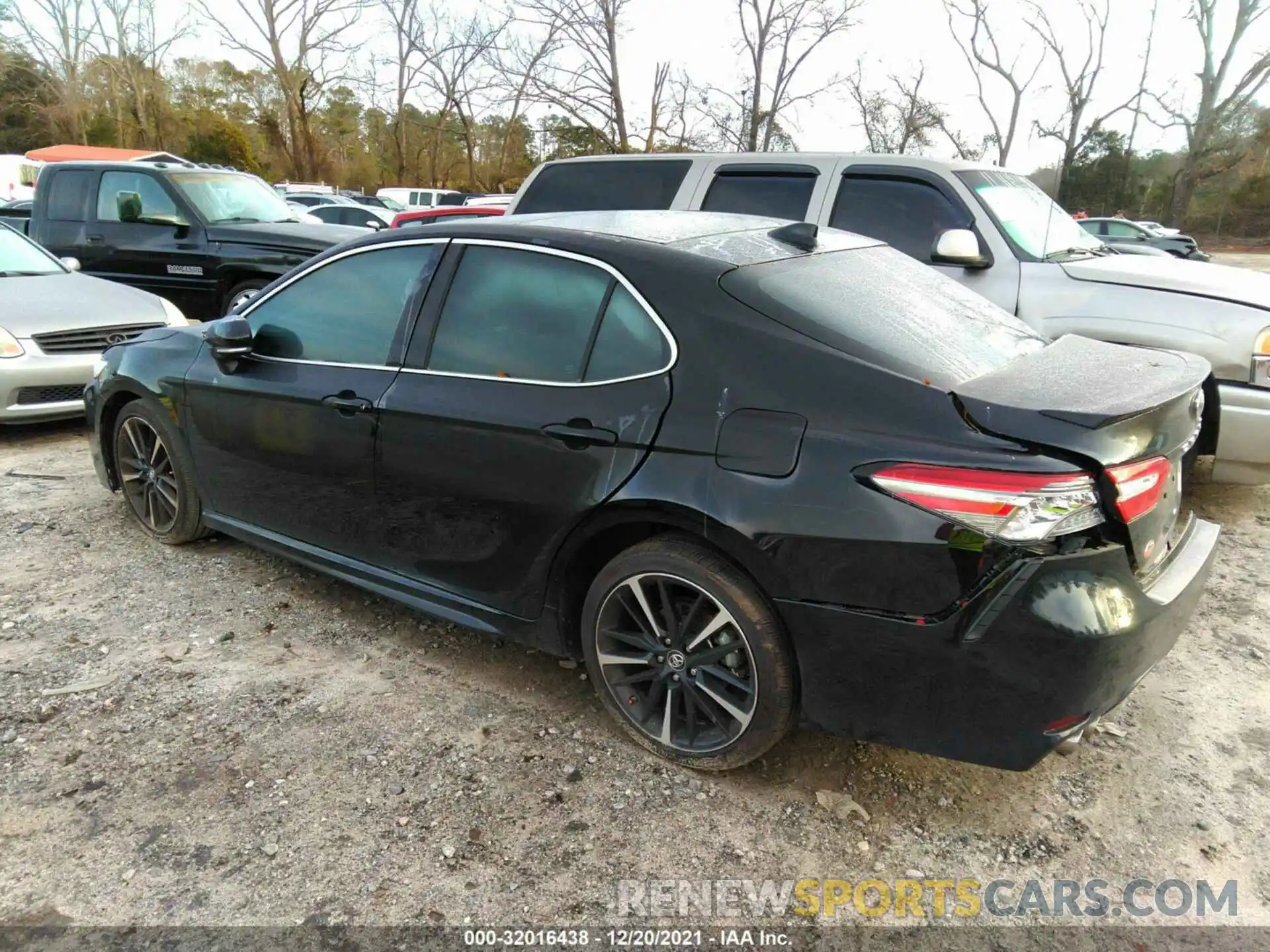 3 Photograph of a damaged car 4T1B61HK1KU297113 TOYOTA CAMRY 2019