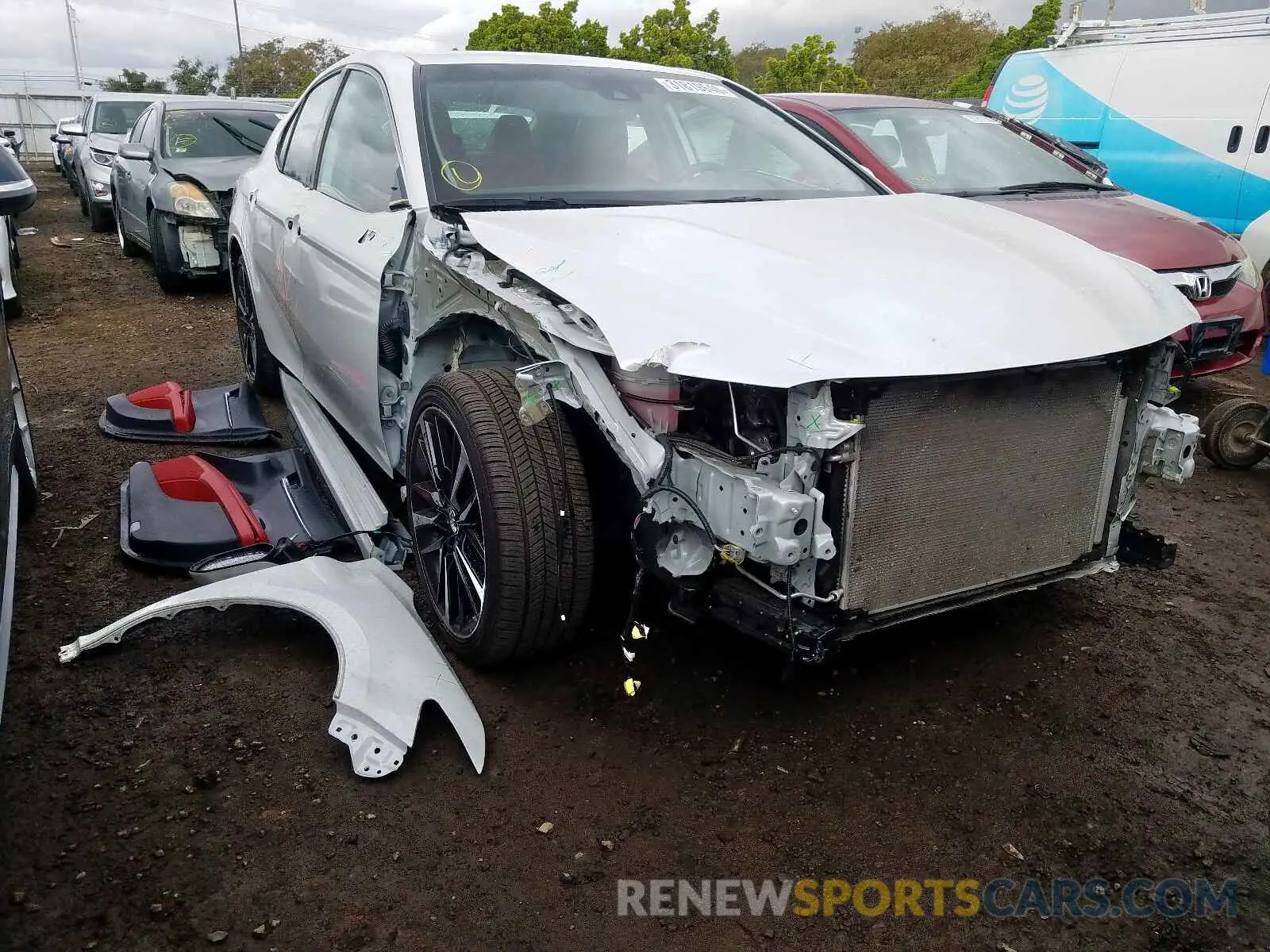 1 Photograph of a damaged car 4T1B61HK1KU678878 TOYOTA CAMRY 2019
