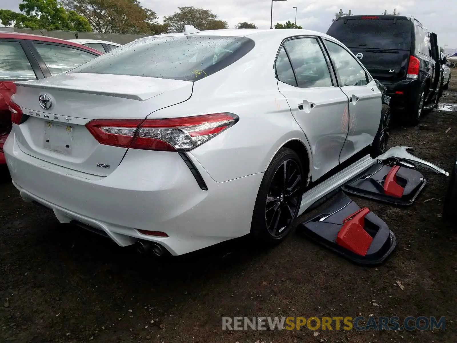 4 Photograph of a damaged car 4T1B61HK1KU678878 TOYOTA CAMRY 2019