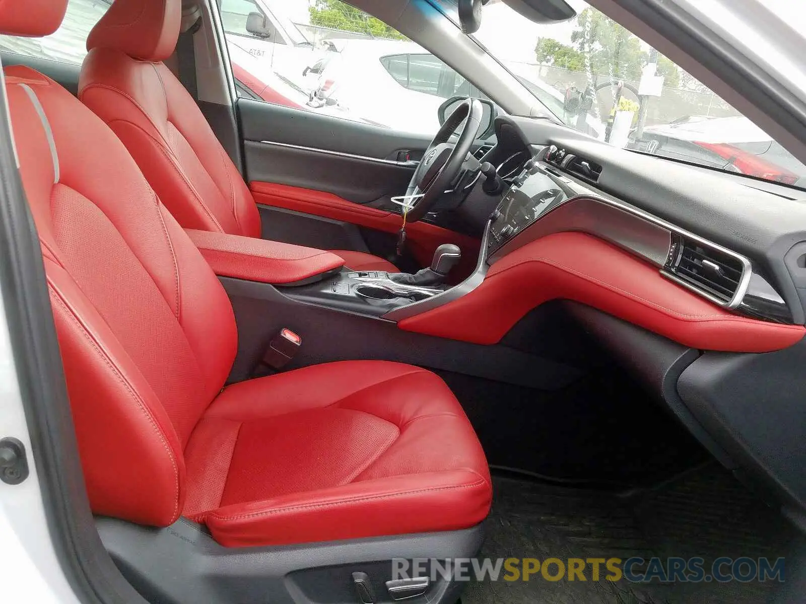 5 Photograph of a damaged car 4T1B61HK1KU678878 TOYOTA CAMRY 2019