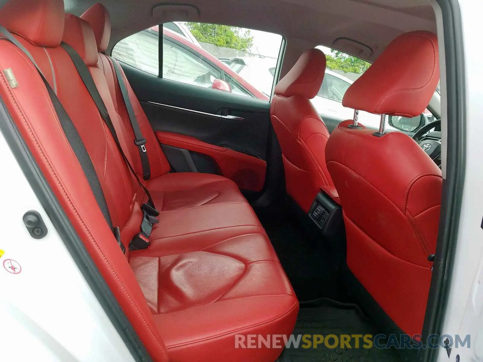 6 Photograph of a damaged car 4T1B61HK1KU678878 TOYOTA CAMRY 2019