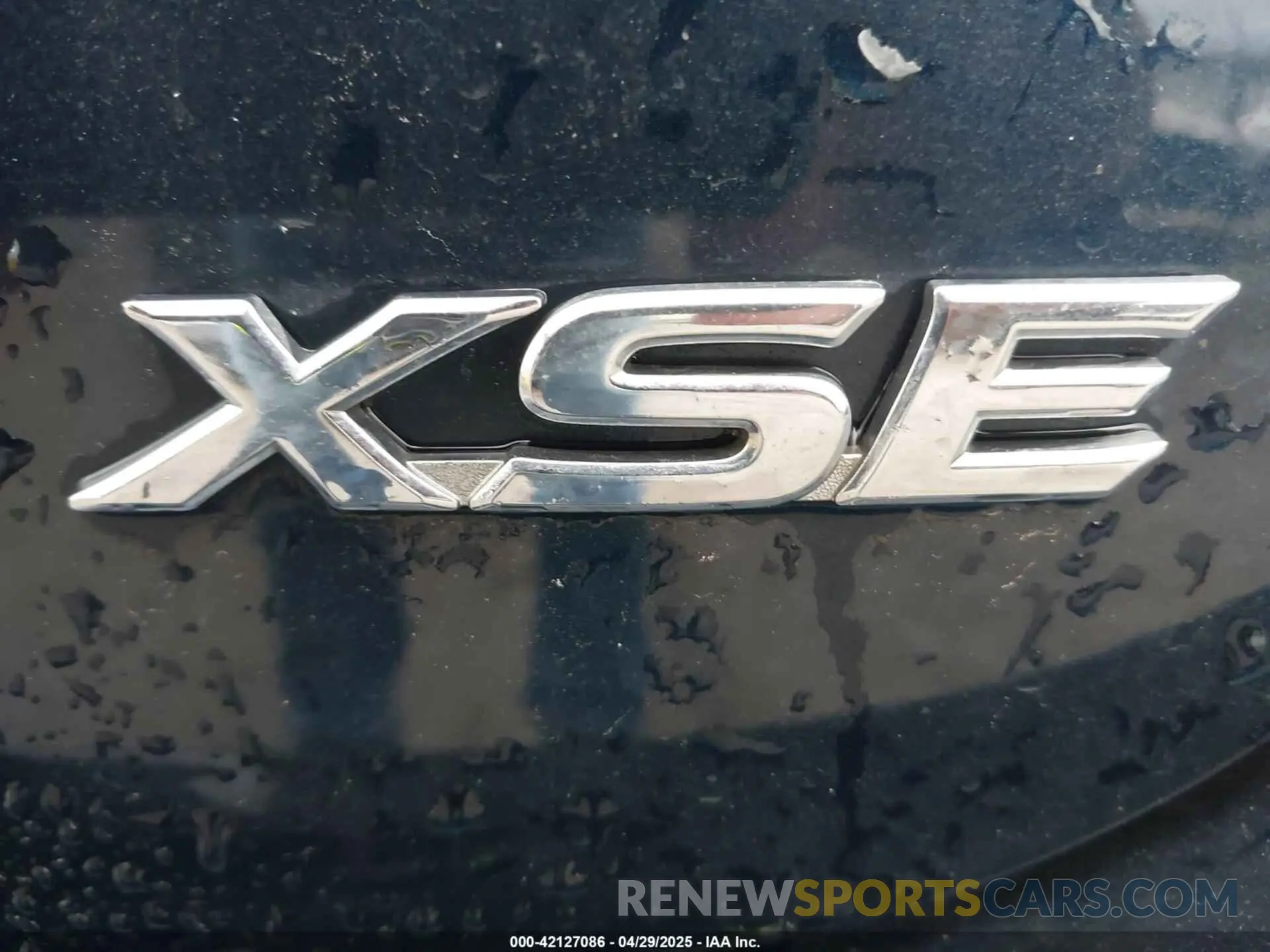 17 Photograph of a damaged car 4T1B61HK1KU704038 TOYOTA CAMRY 2019