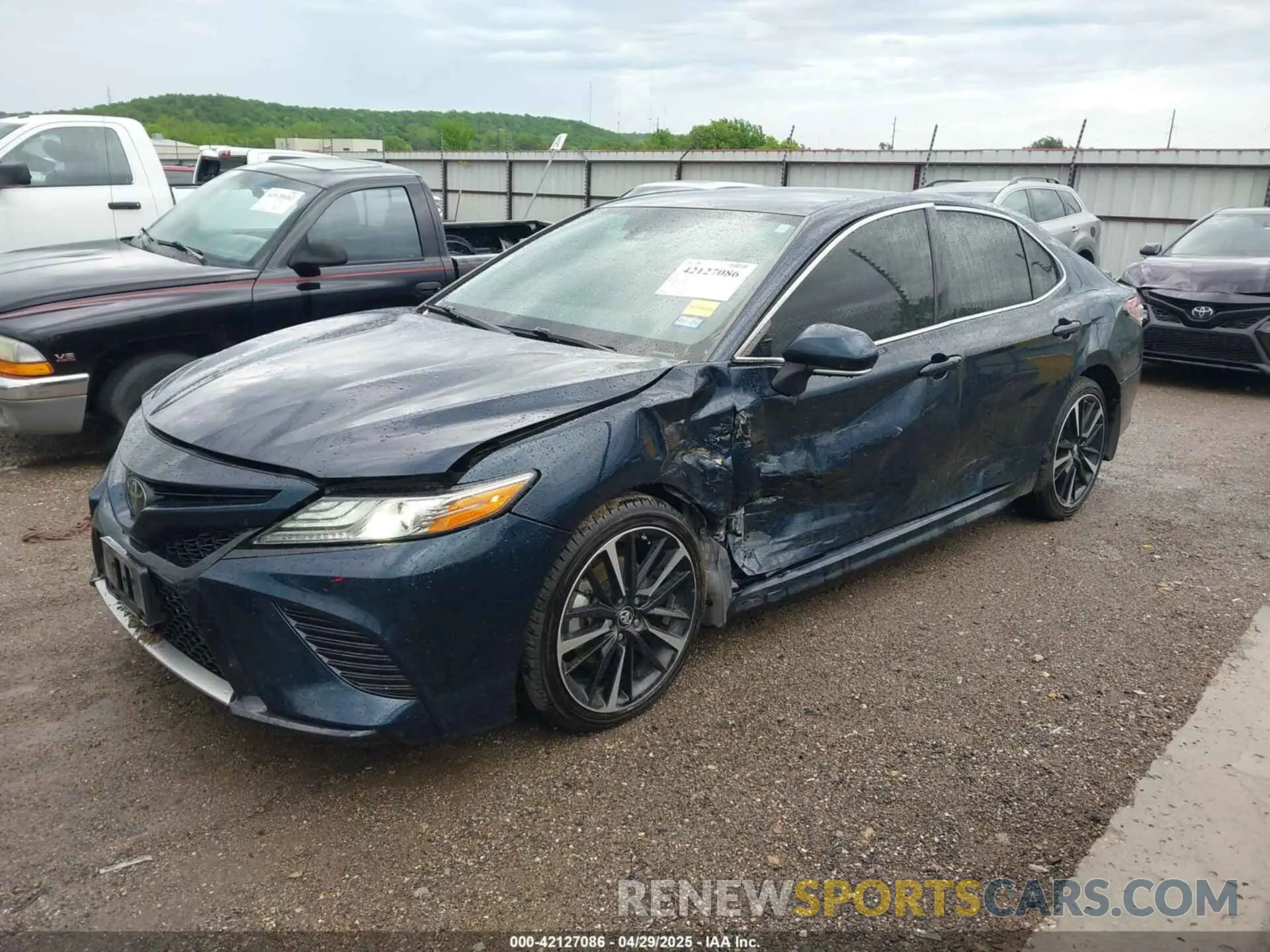 2 Photograph of a damaged car 4T1B61HK1KU704038 TOYOTA CAMRY 2019