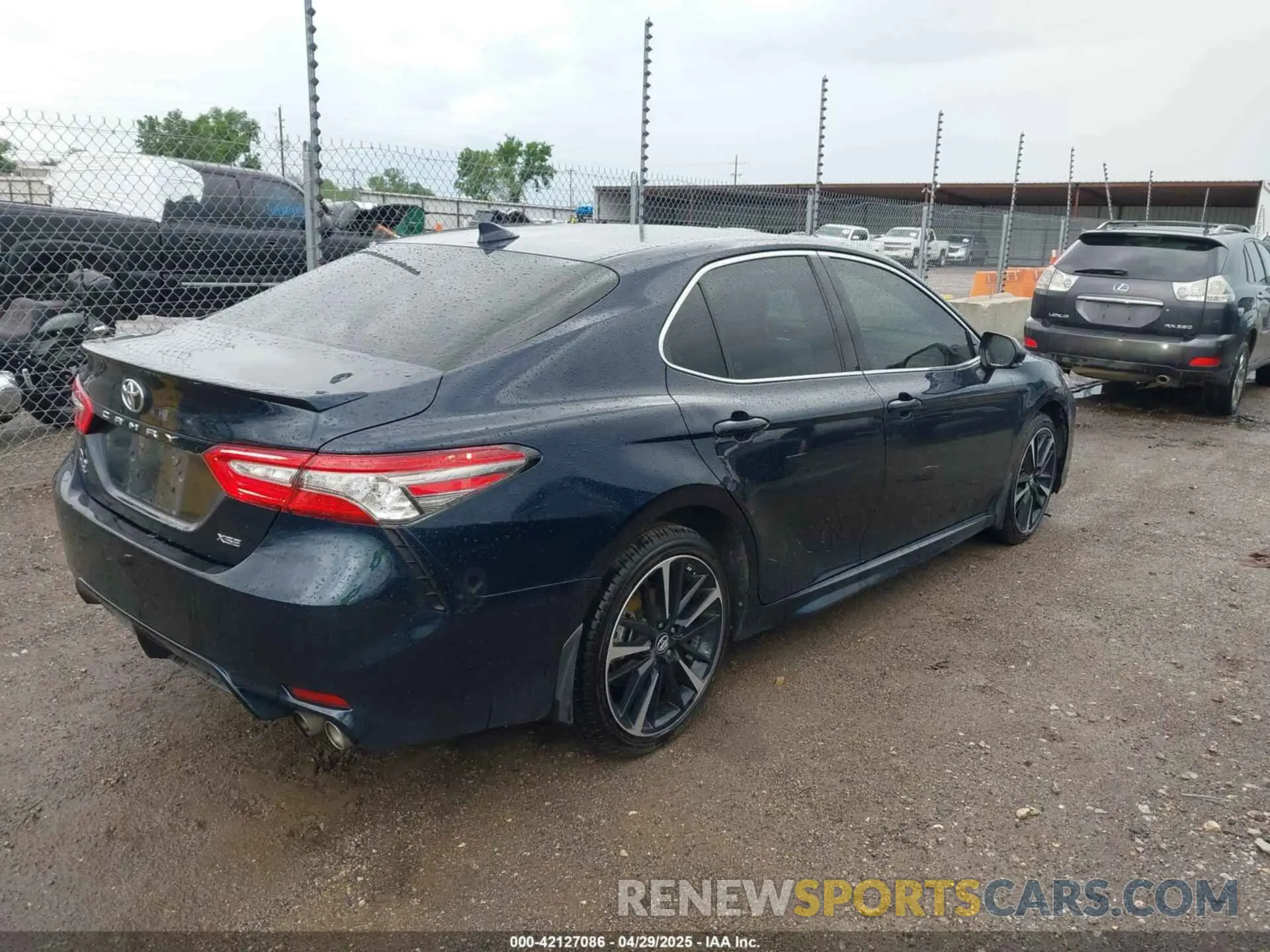 4 Photograph of a damaged car 4T1B61HK1KU704038 TOYOTA CAMRY 2019