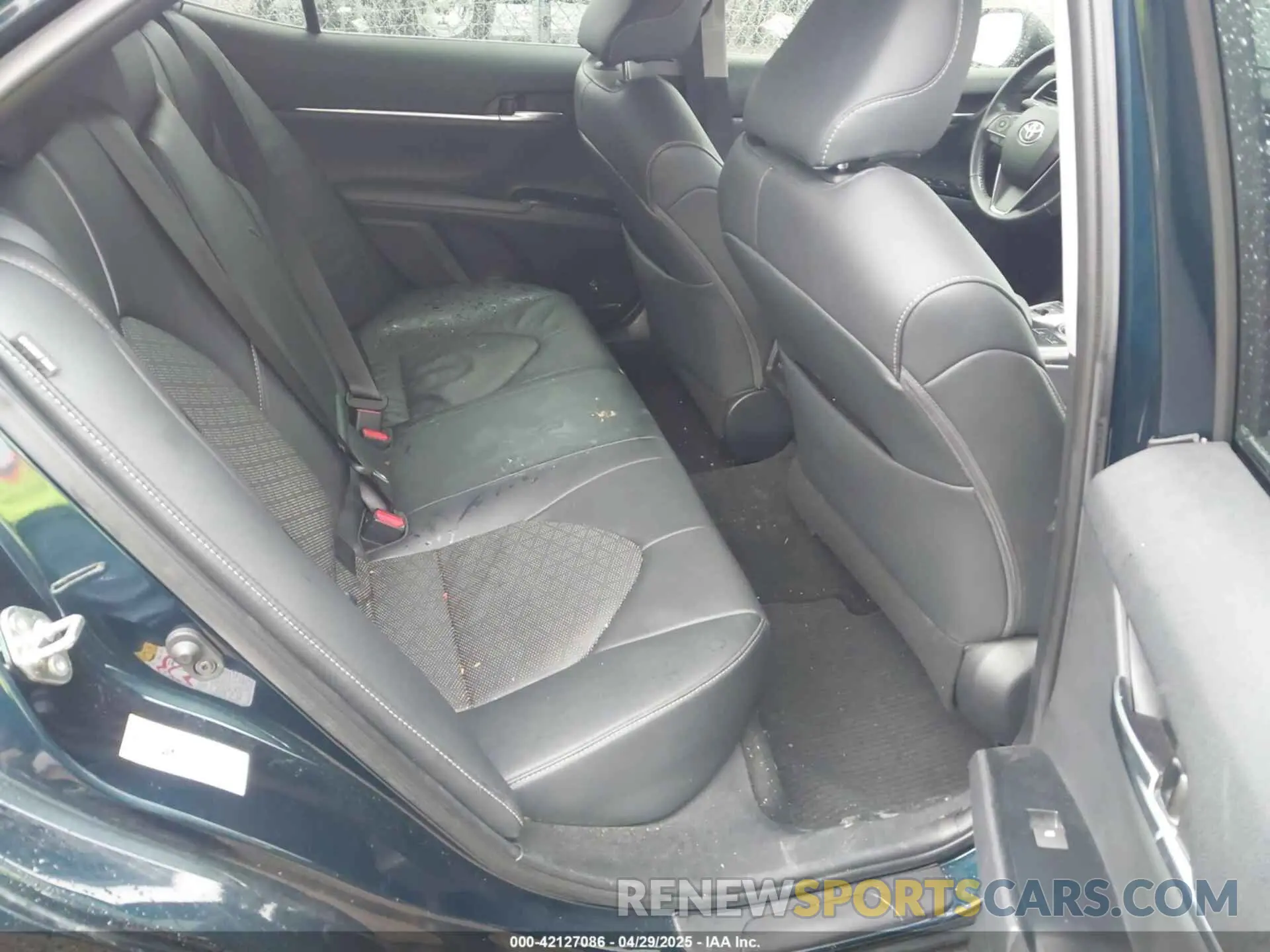 8 Photograph of a damaged car 4T1B61HK1KU704038 TOYOTA CAMRY 2019