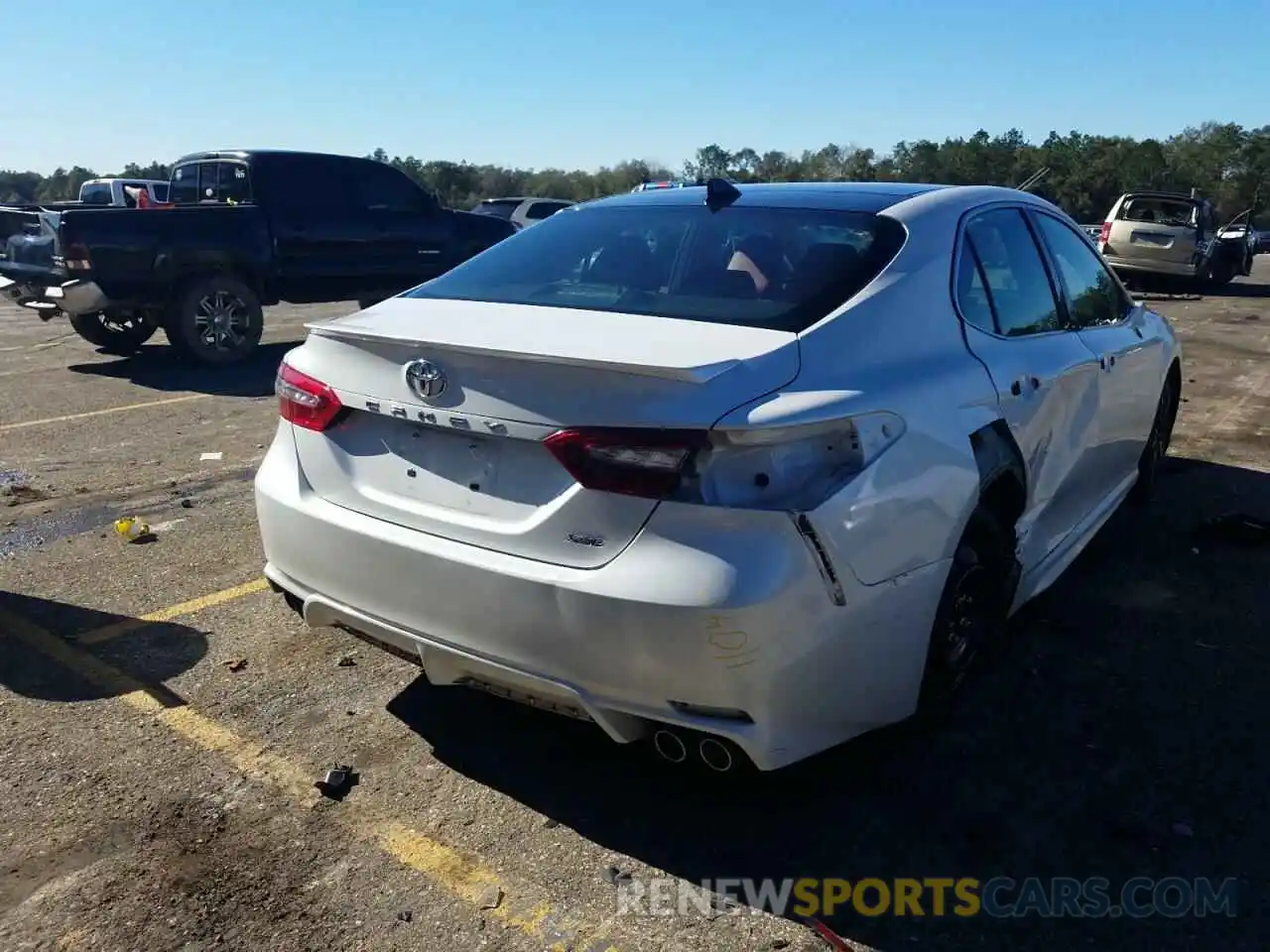 4 Photograph of a damaged car 4T1B61HK1KU704363 TOYOTA CAMRY 2019