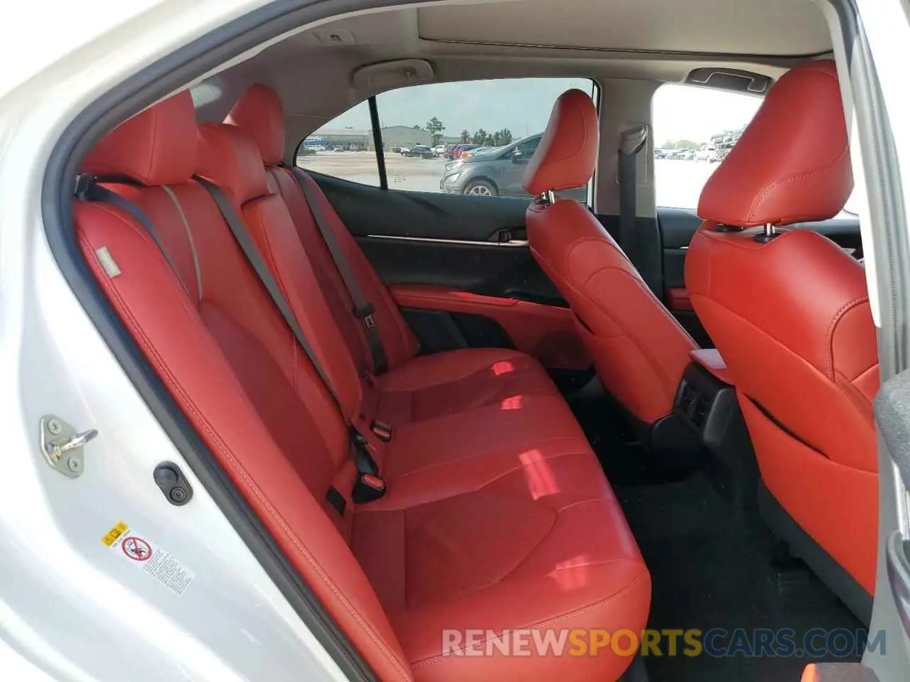 10 Photograph of a damaged car 4T1B61HK1KU707568 TOYOTA CAMRY 2019