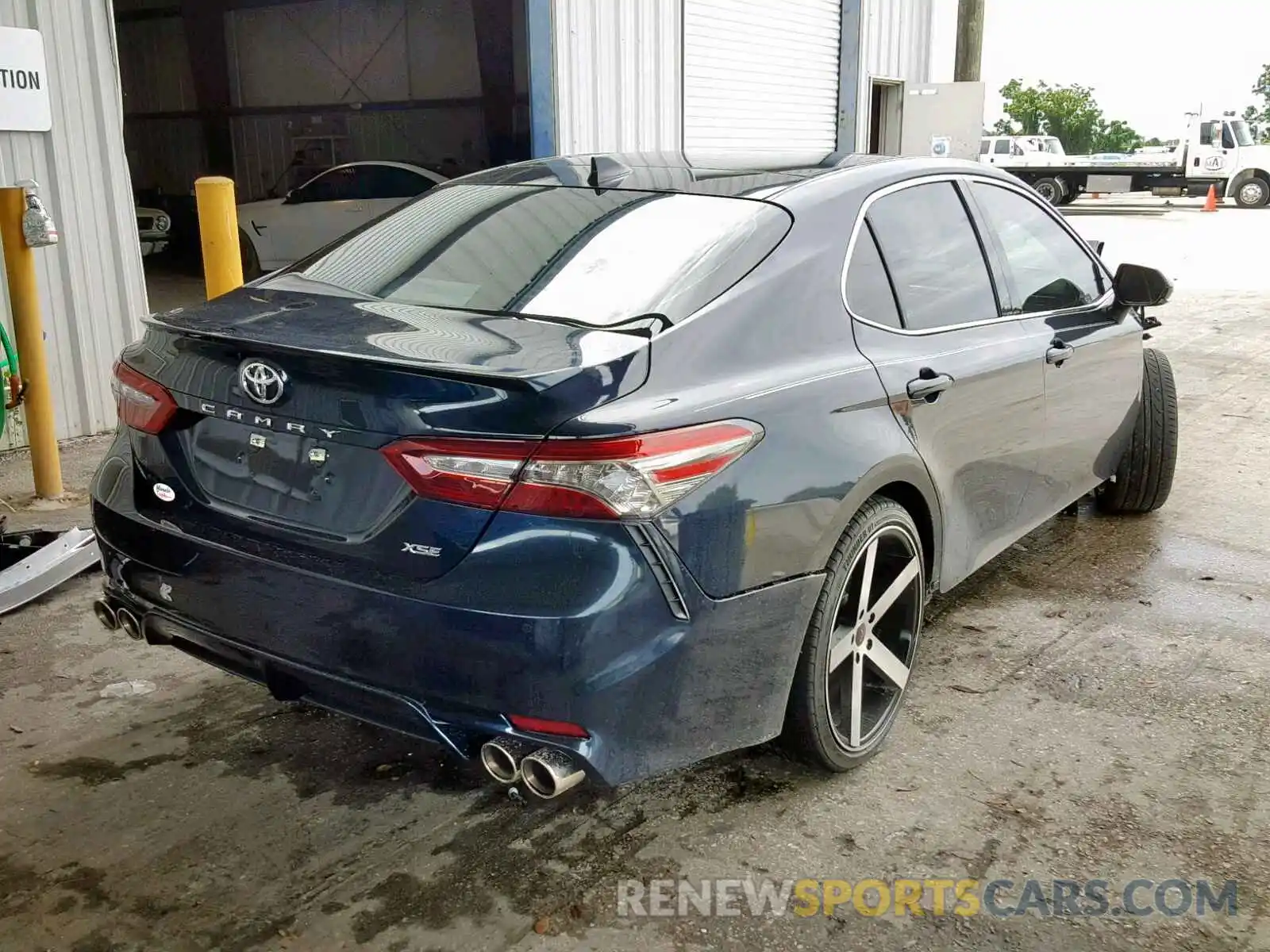 4 Photograph of a damaged car 4T1B61HK1KU710499 TOYOTA CAMRY 2019