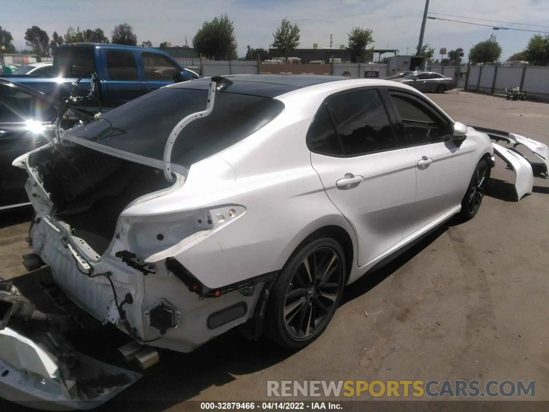 4 Photograph of a damaged car 4T1B61HK1KU719378 TOYOTA CAMRY 2019