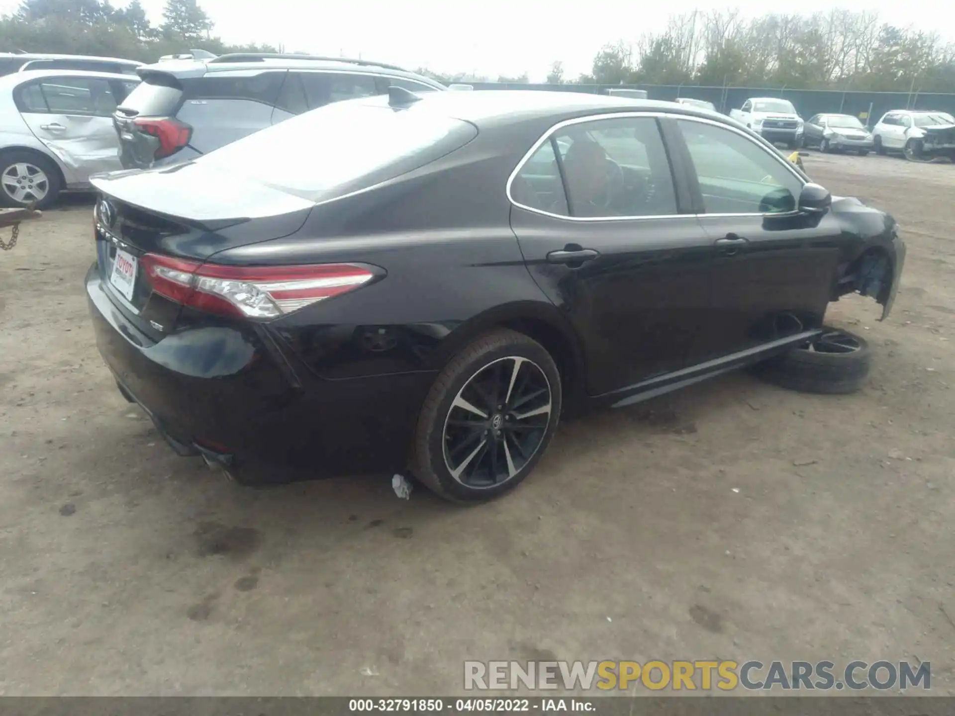 4 Photograph of a damaged car 4T1B61HK1KU720207 TOYOTA CAMRY 2019