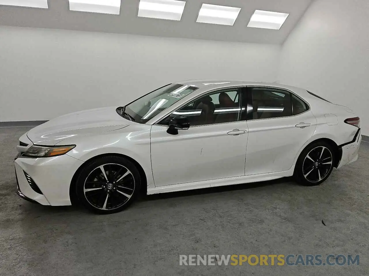 1 Photograph of a damaged car 4T1B61HK1KU742028 TOYOTA CAMRY 2019