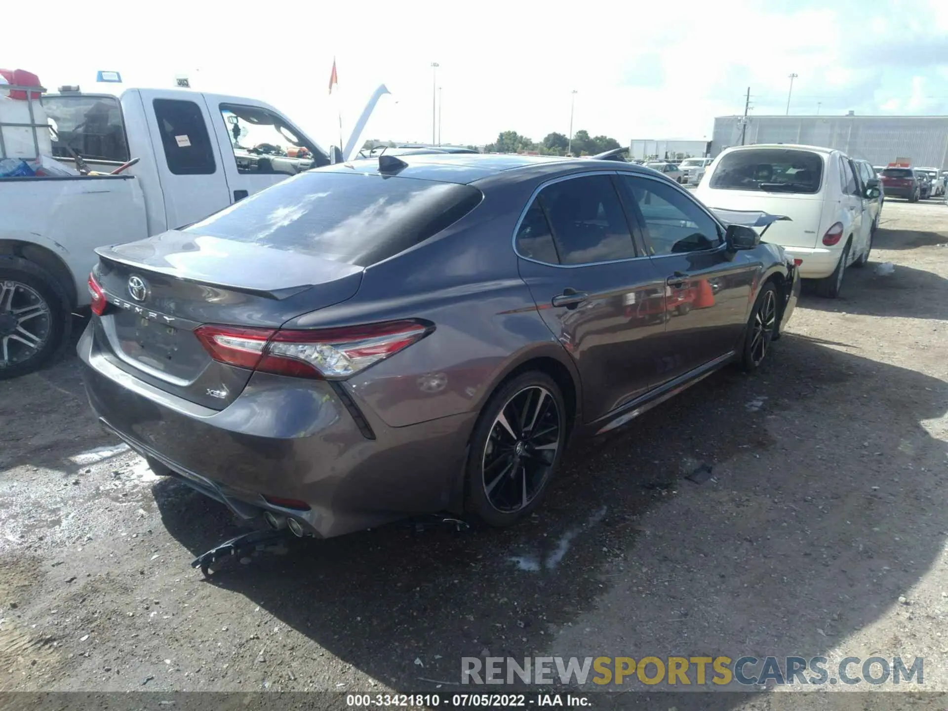 4 Photograph of a damaged car 4T1B61HK1KU745947 TOYOTA CAMRY 2019