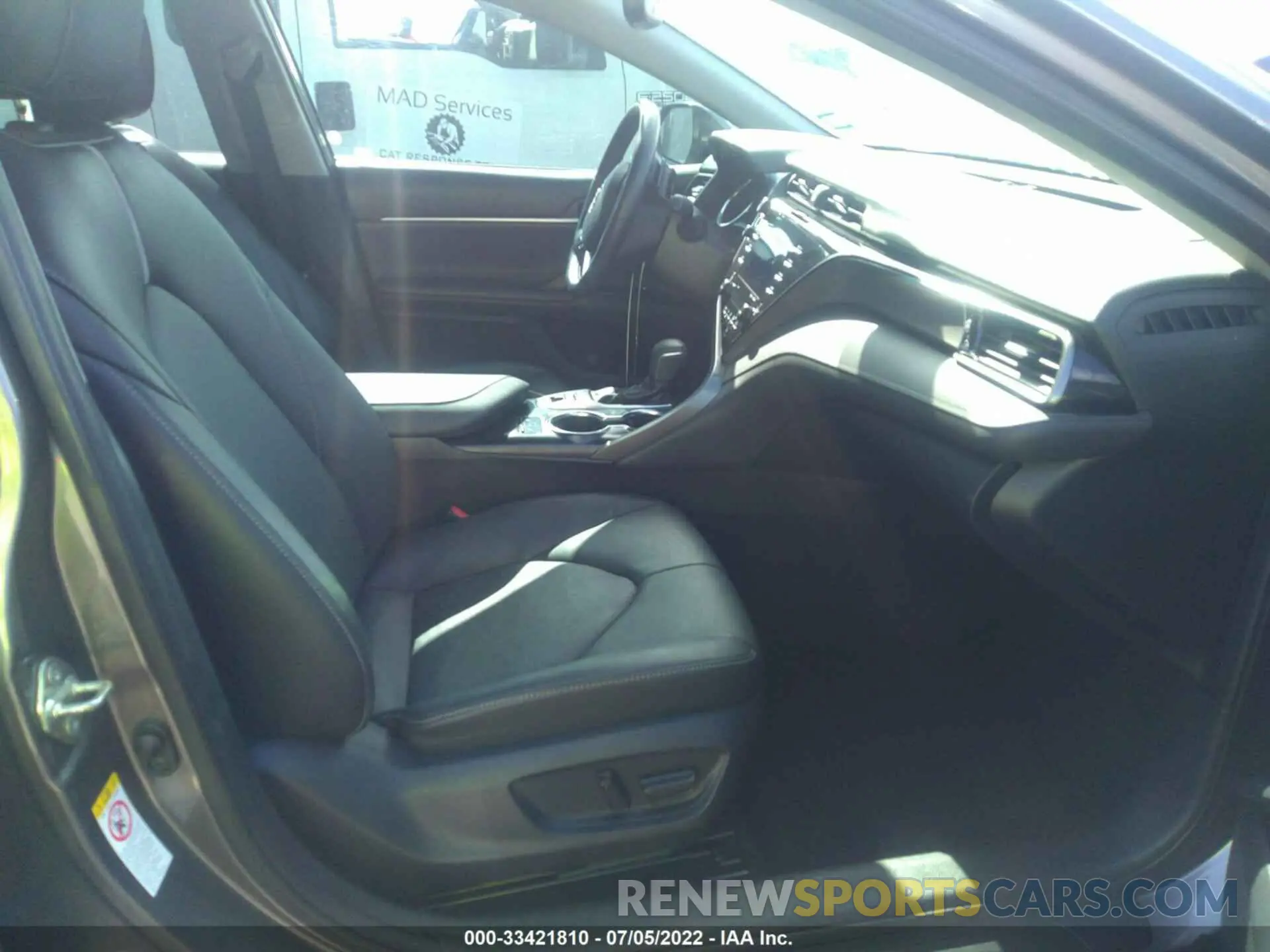 5 Photograph of a damaged car 4T1B61HK1KU745947 TOYOTA CAMRY 2019