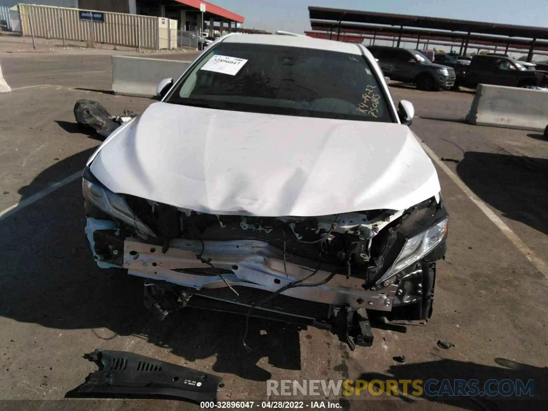 6 Photograph of a damaged car 4T1B61HK1KU750825 TOYOTA CAMRY 2019