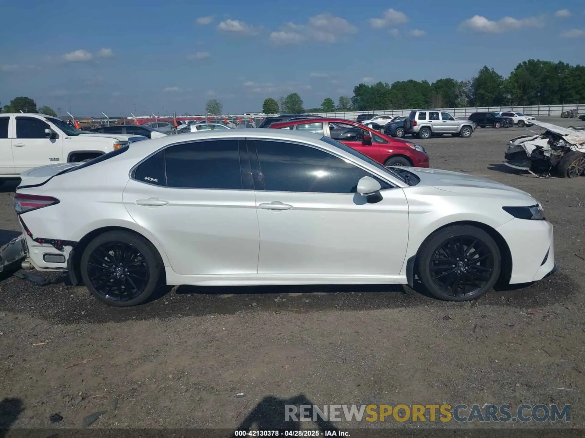 14 Photograph of a damaged car 4T1B61HK1KU752087 TOYOTA CAMRY 2019