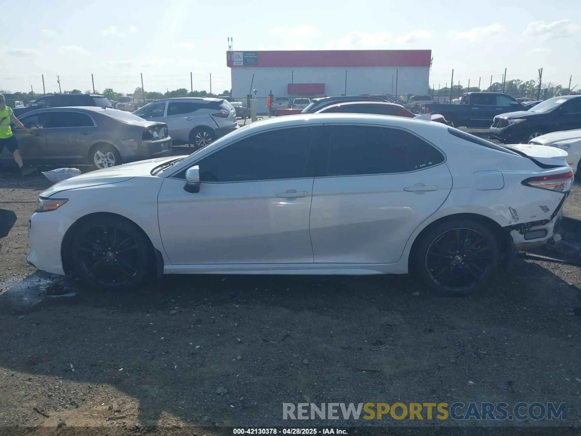 15 Photograph of a damaged car 4T1B61HK1KU752087 TOYOTA CAMRY 2019