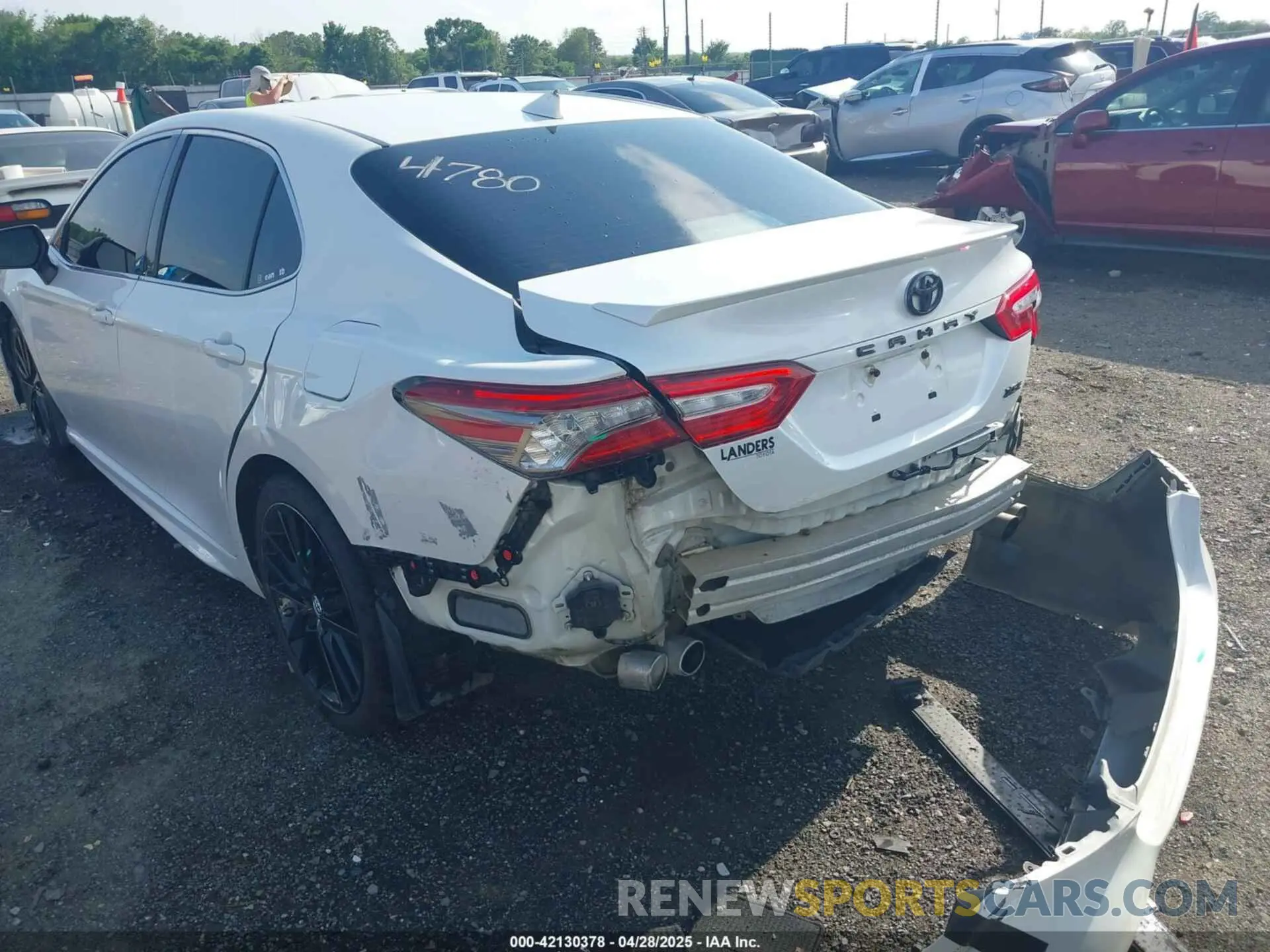 6 Photograph of a damaged car 4T1B61HK1KU752087 TOYOTA CAMRY 2019