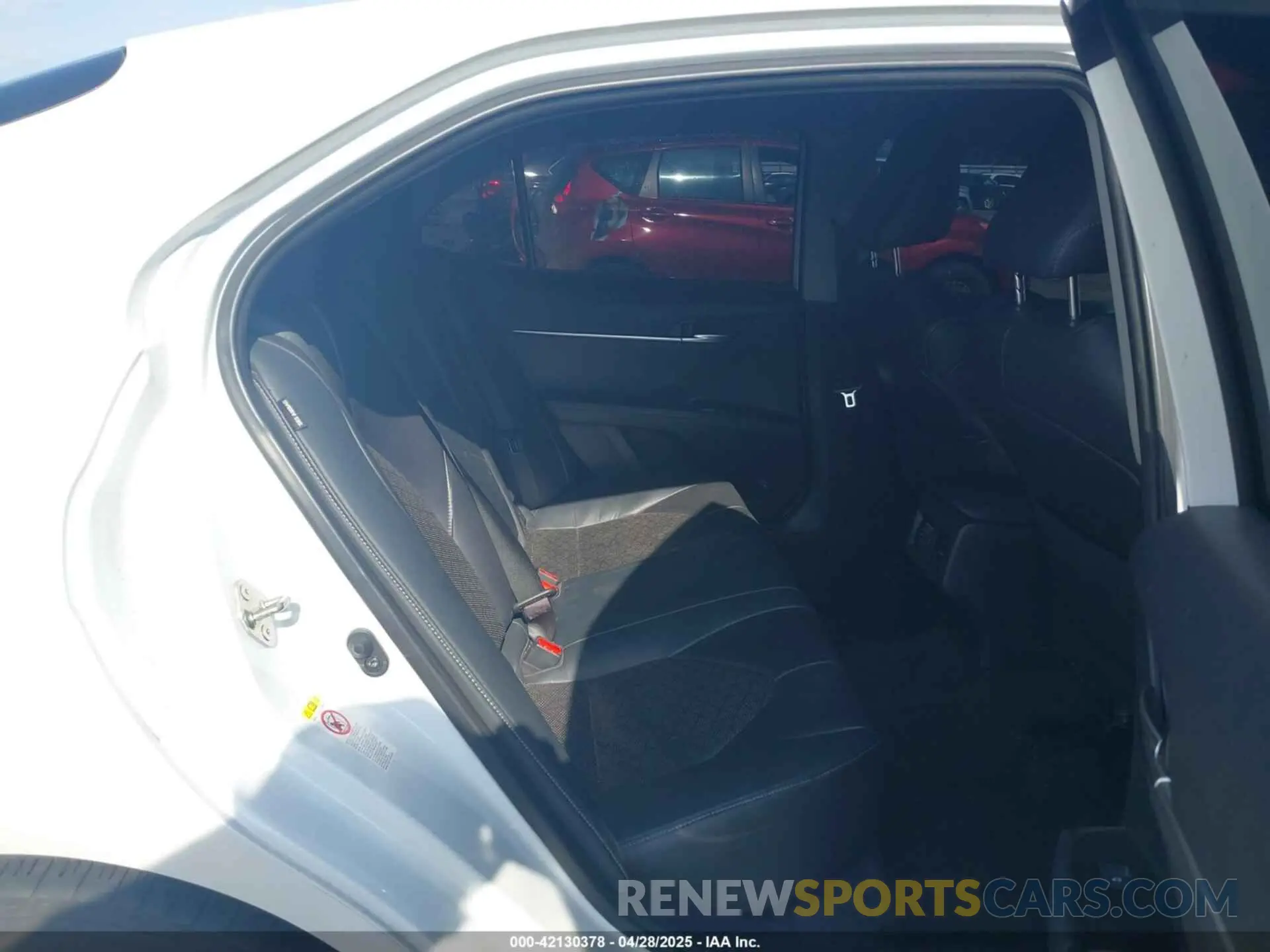 8 Photograph of a damaged car 4T1B61HK1KU752087 TOYOTA CAMRY 2019
