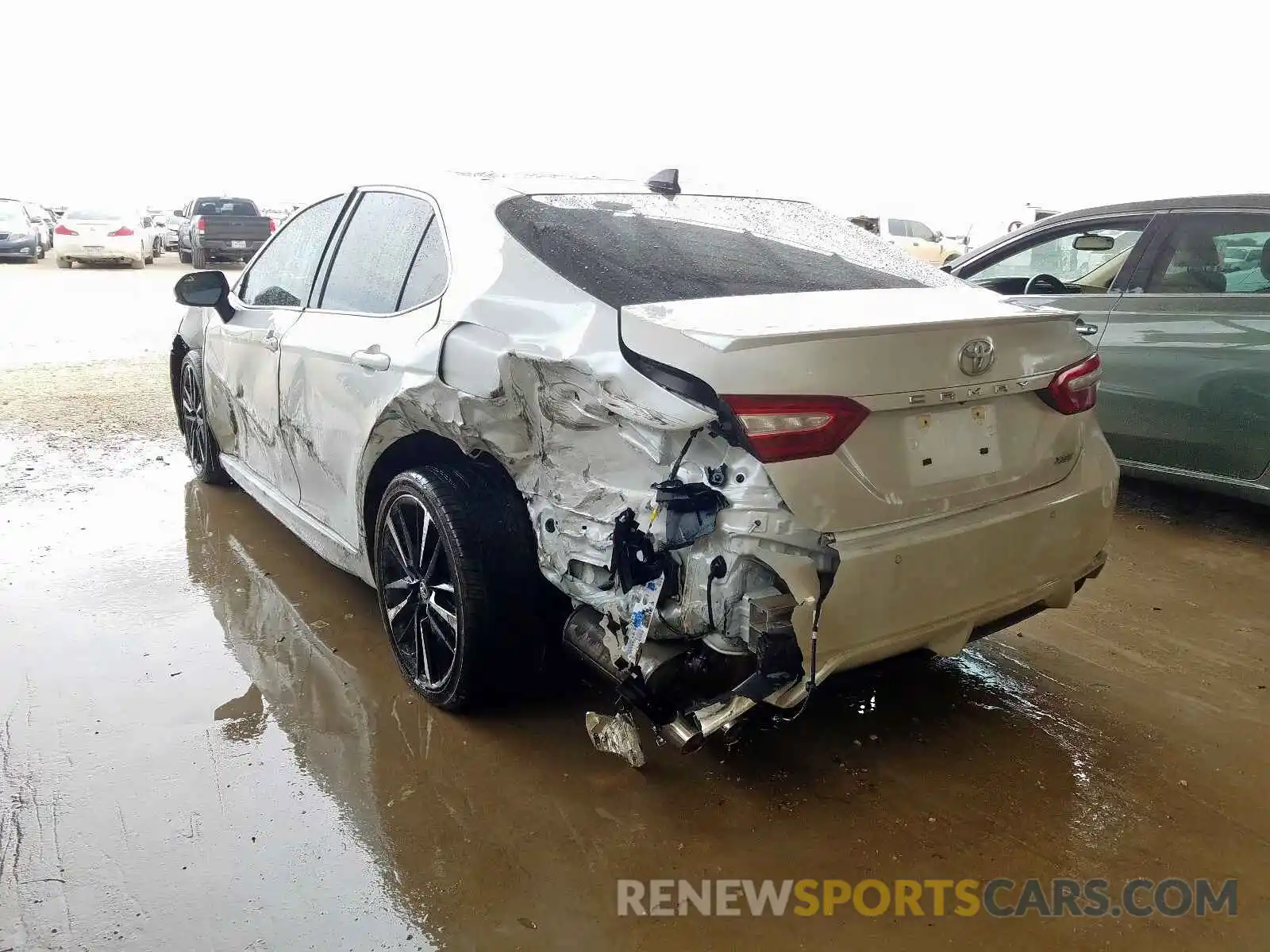 3 Photograph of a damaged car 4T1B61HK1KU752574 TOYOTA CAMRY 2019