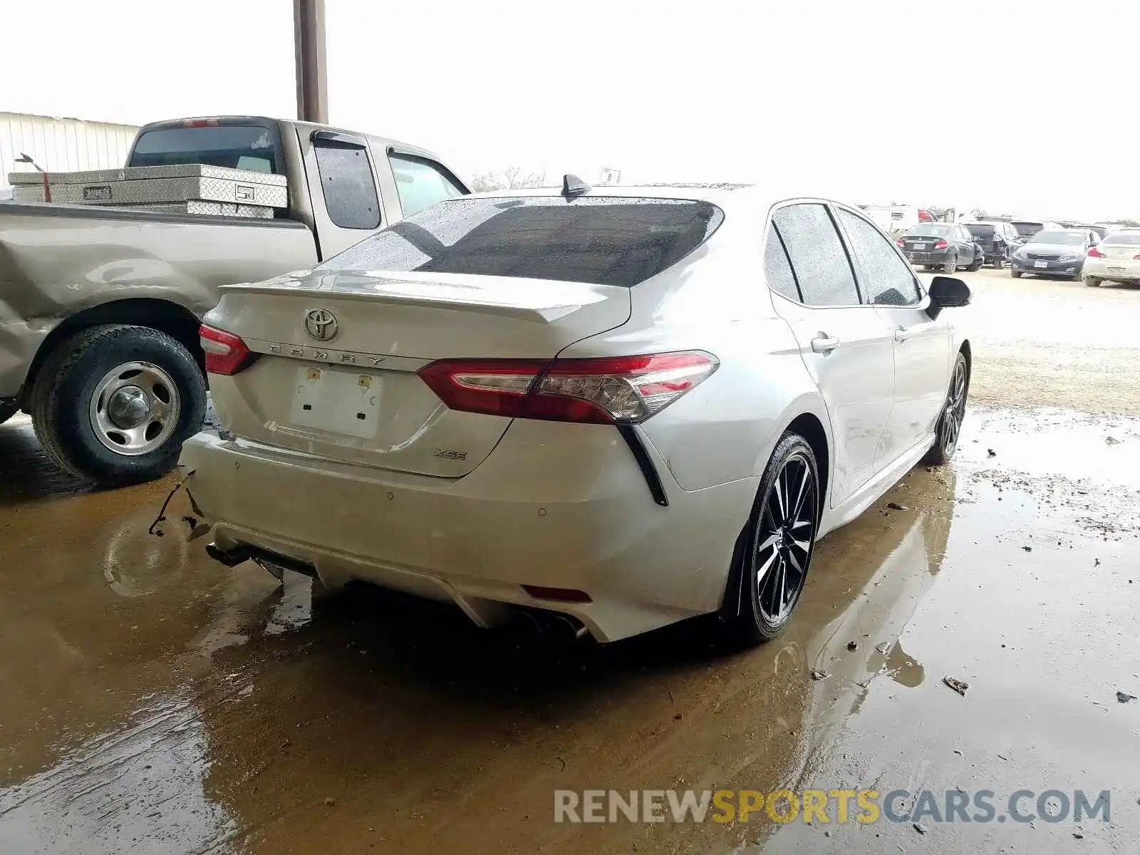 4 Photograph of a damaged car 4T1B61HK1KU752574 TOYOTA CAMRY 2019