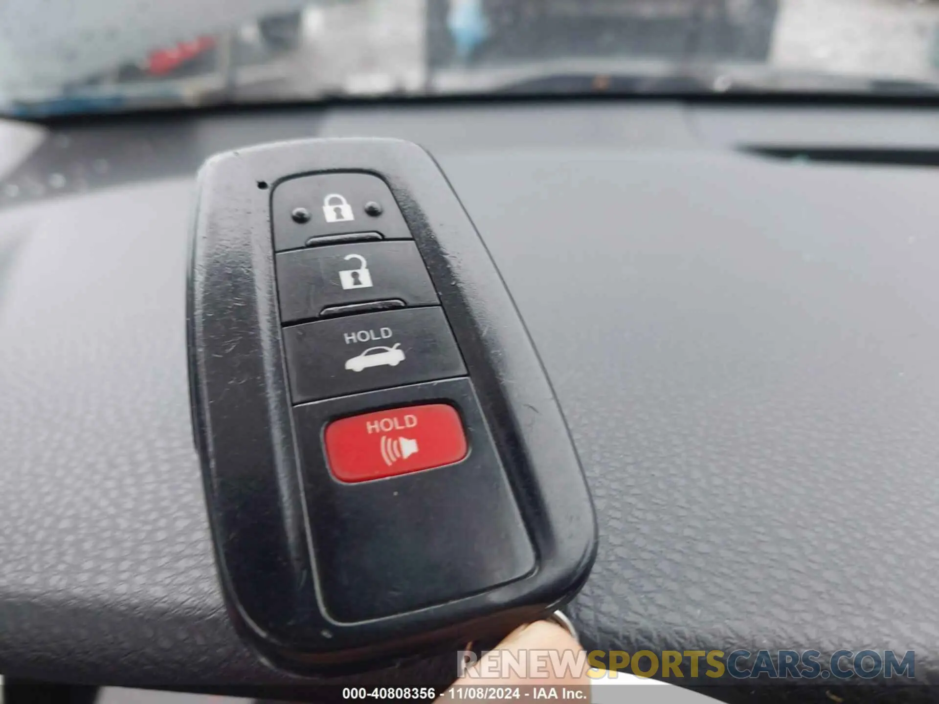 11 Photograph of a damaged car 4T1B61HK1KU758164 TOYOTA CAMRY 2019