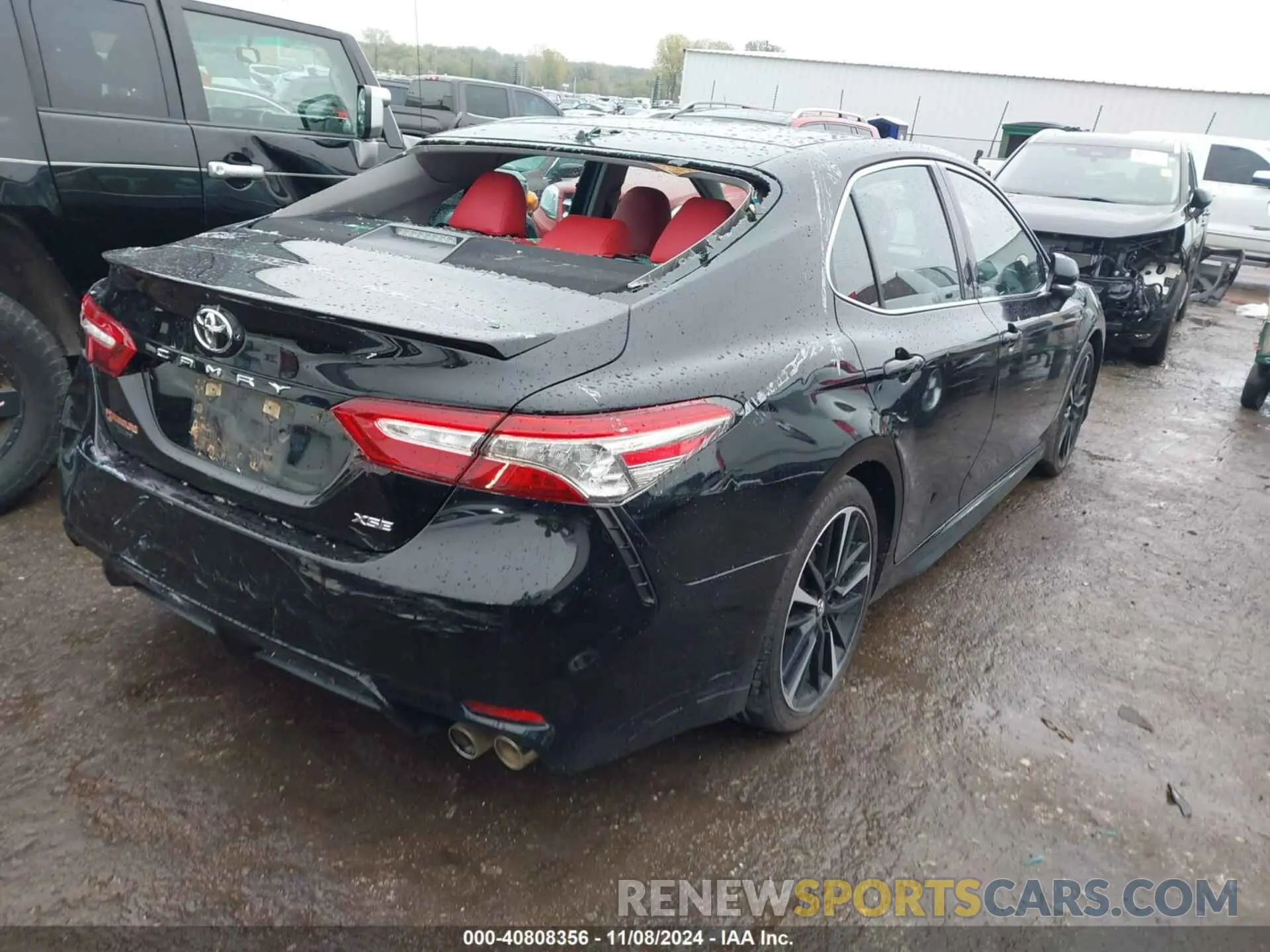 4 Photograph of a damaged car 4T1B61HK1KU758164 TOYOTA CAMRY 2019