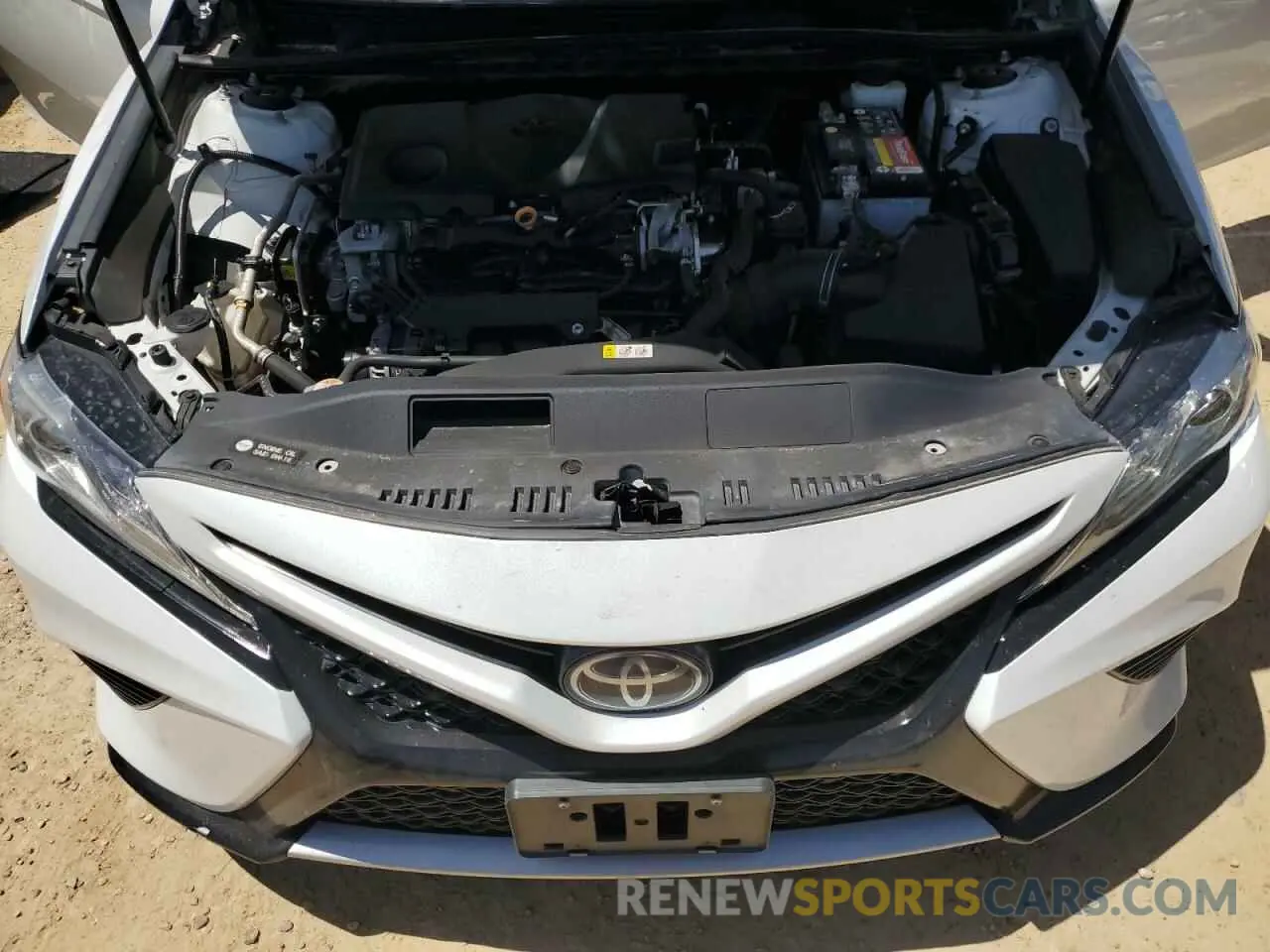 11 Photograph of a damaged car 4T1B61HK1KU804964 TOYOTA CAMRY 2019