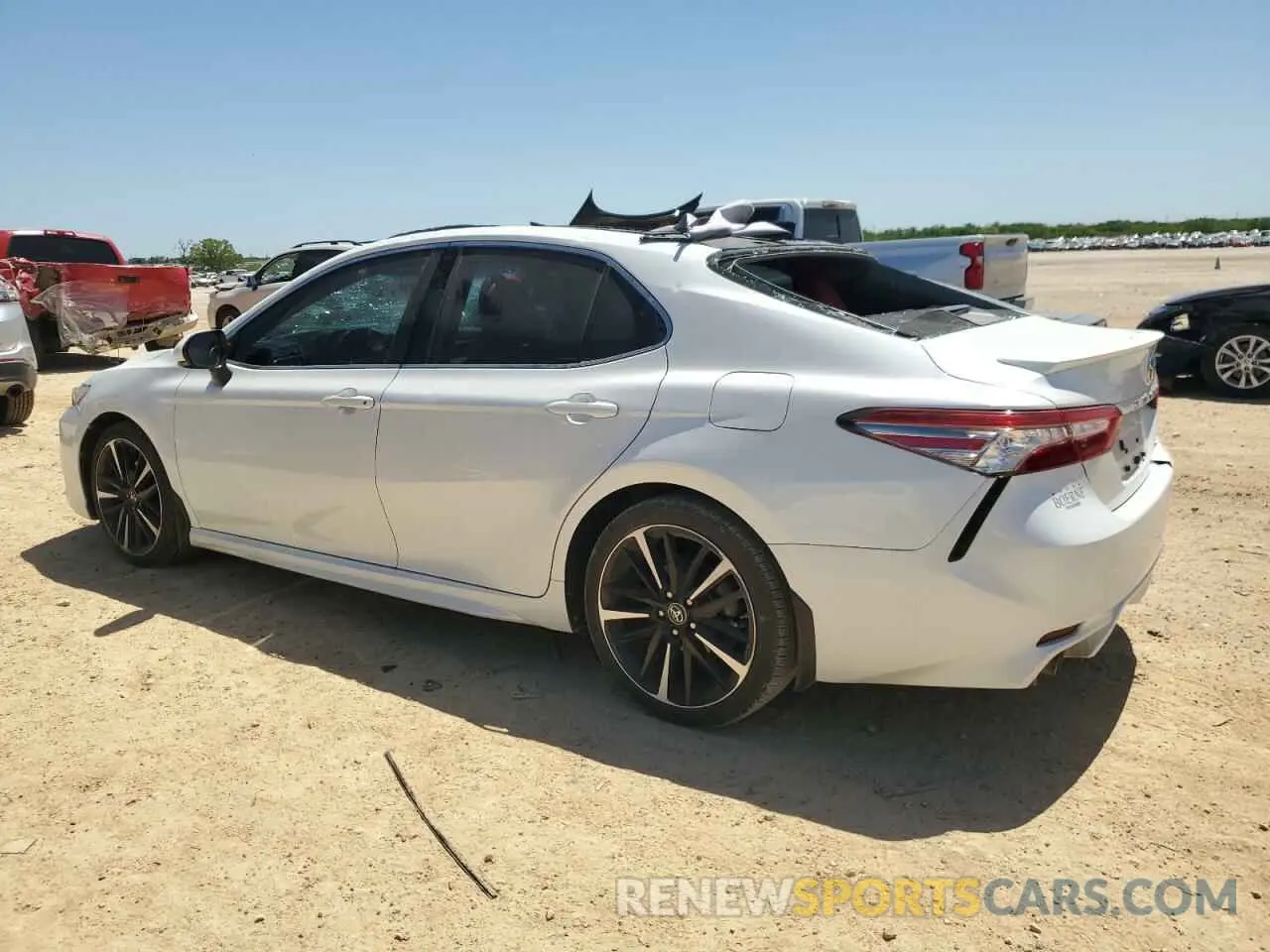 2 Photograph of a damaged car 4T1B61HK1KU804964 TOYOTA CAMRY 2019