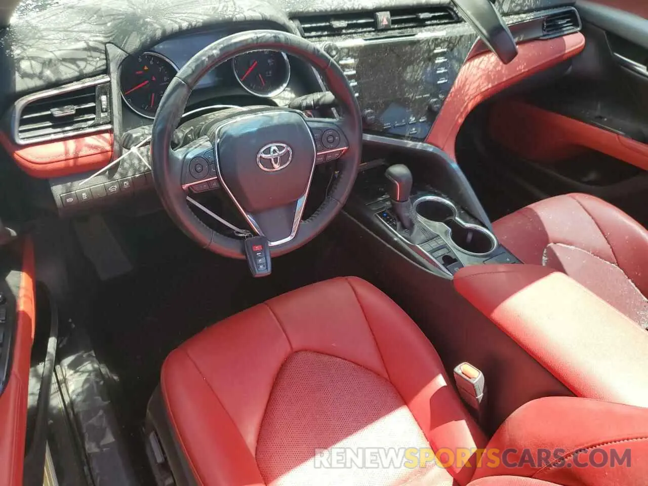 8 Photograph of a damaged car 4T1B61HK1KU804964 TOYOTA CAMRY 2019