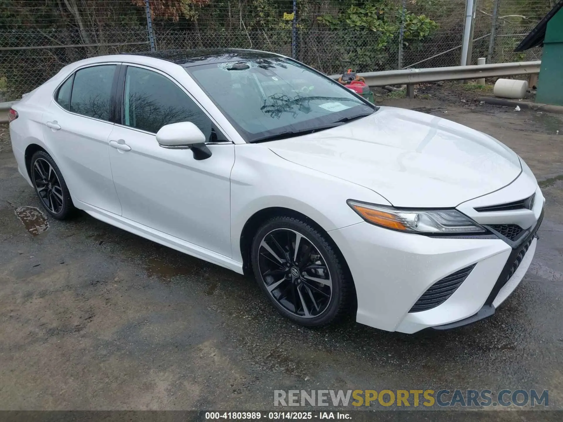 1 Photograph of a damaged car 4T1B61HK1KU818623 TOYOTA CAMRY 2019
