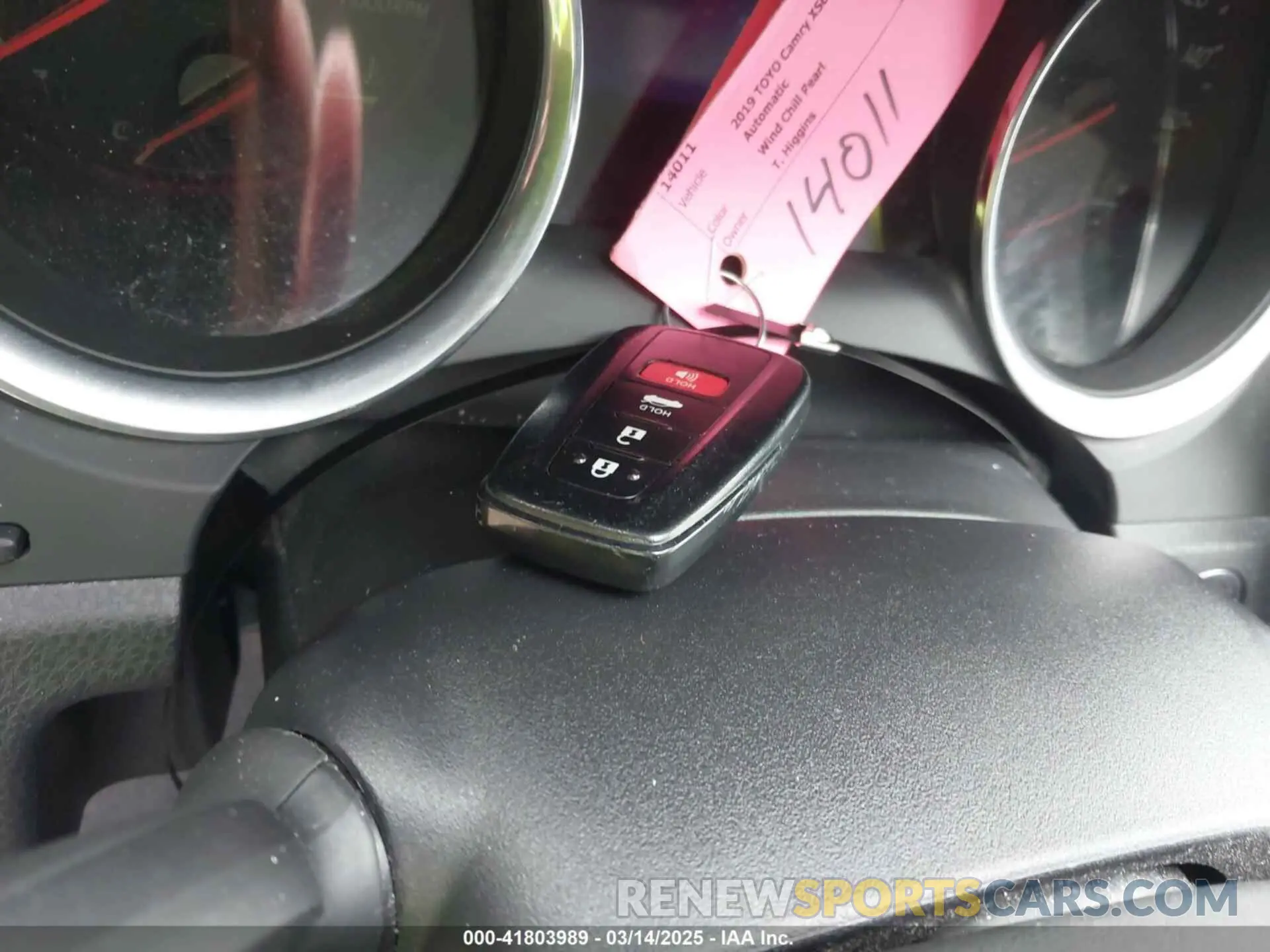 11 Photograph of a damaged car 4T1B61HK1KU818623 TOYOTA CAMRY 2019