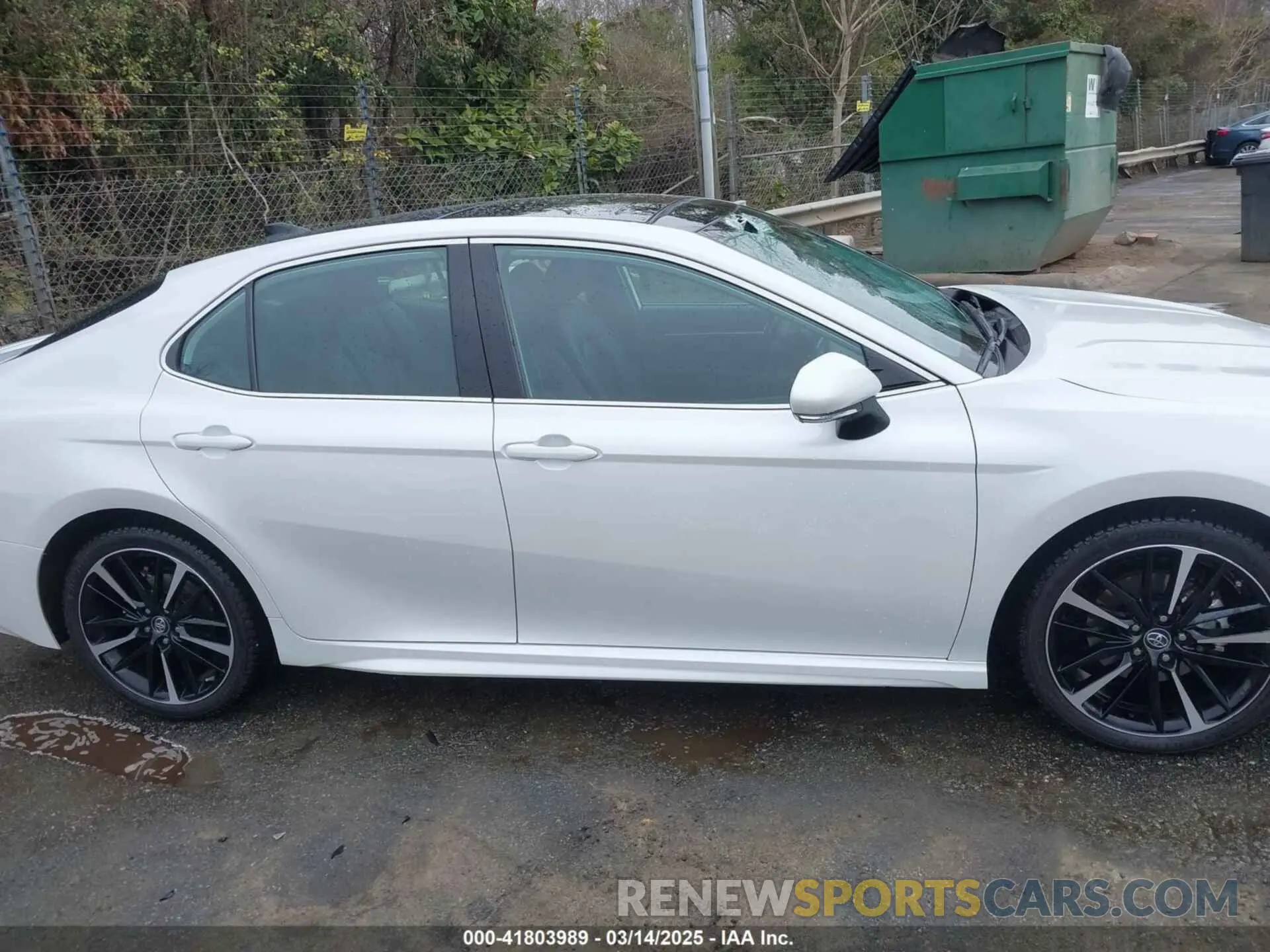 14 Photograph of a damaged car 4T1B61HK1KU818623 TOYOTA CAMRY 2019