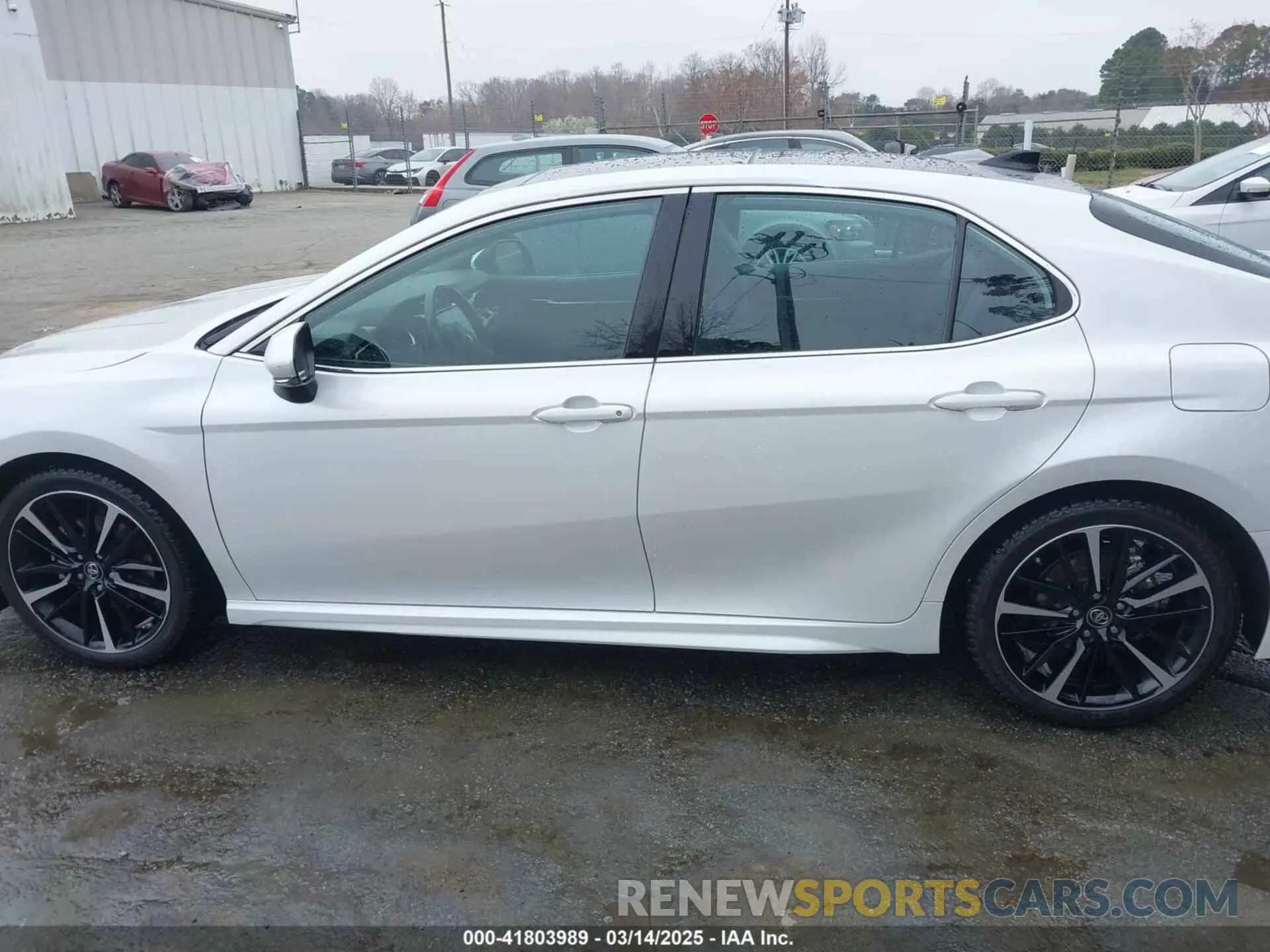 15 Photograph of a damaged car 4T1B61HK1KU818623 TOYOTA CAMRY 2019