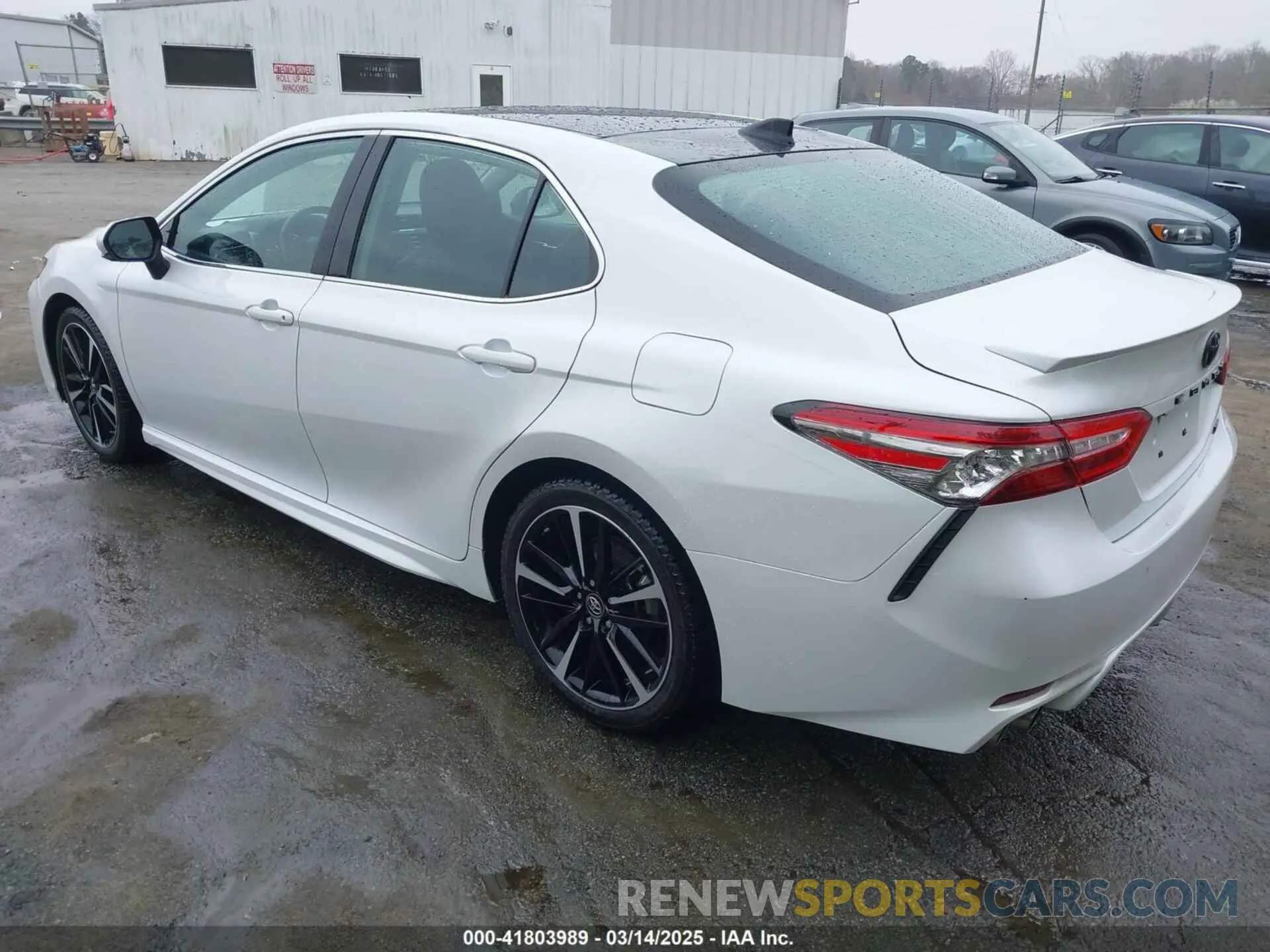 3 Photograph of a damaged car 4T1B61HK1KU818623 TOYOTA CAMRY 2019