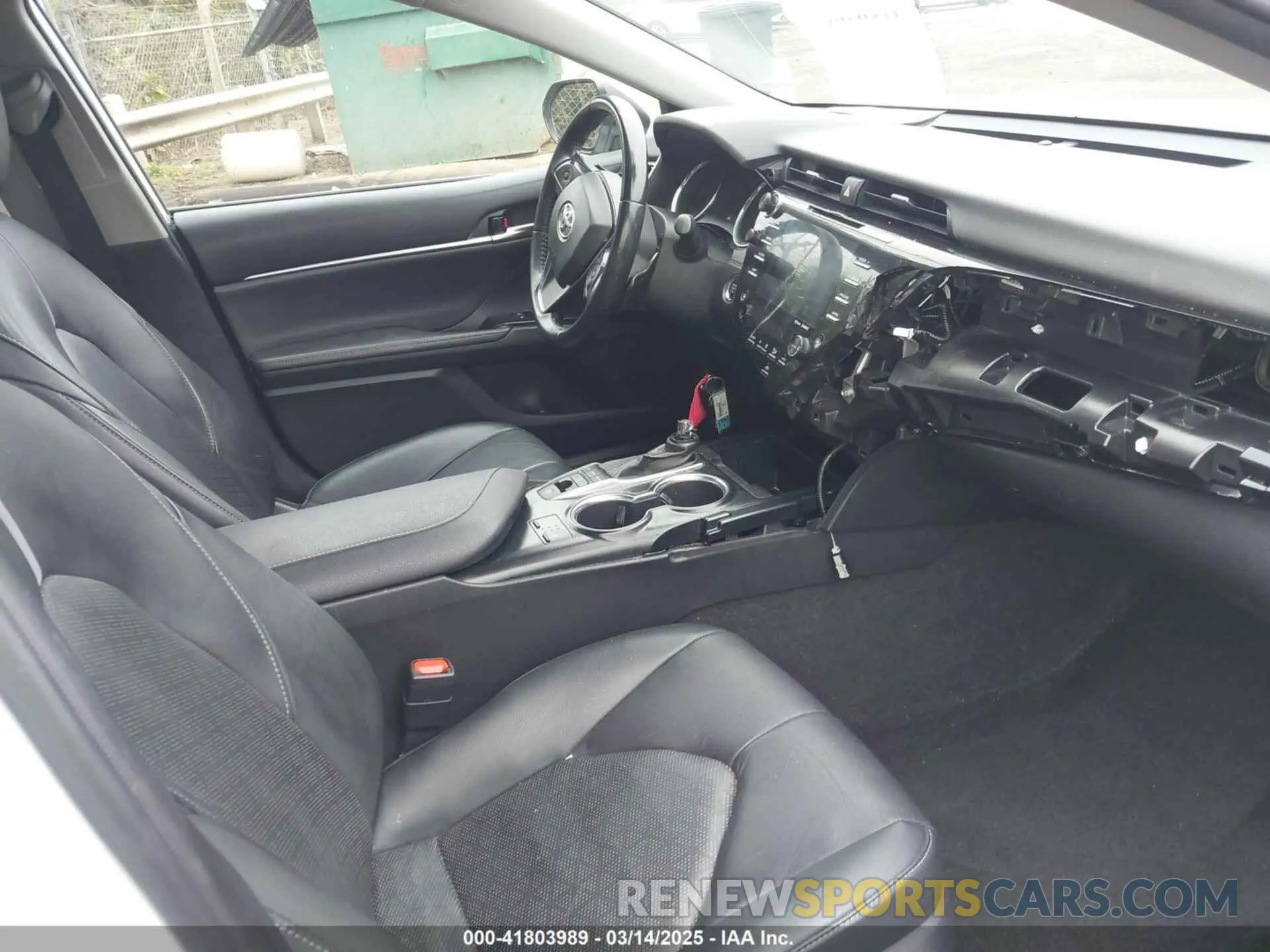 5 Photograph of a damaged car 4T1B61HK1KU818623 TOYOTA CAMRY 2019