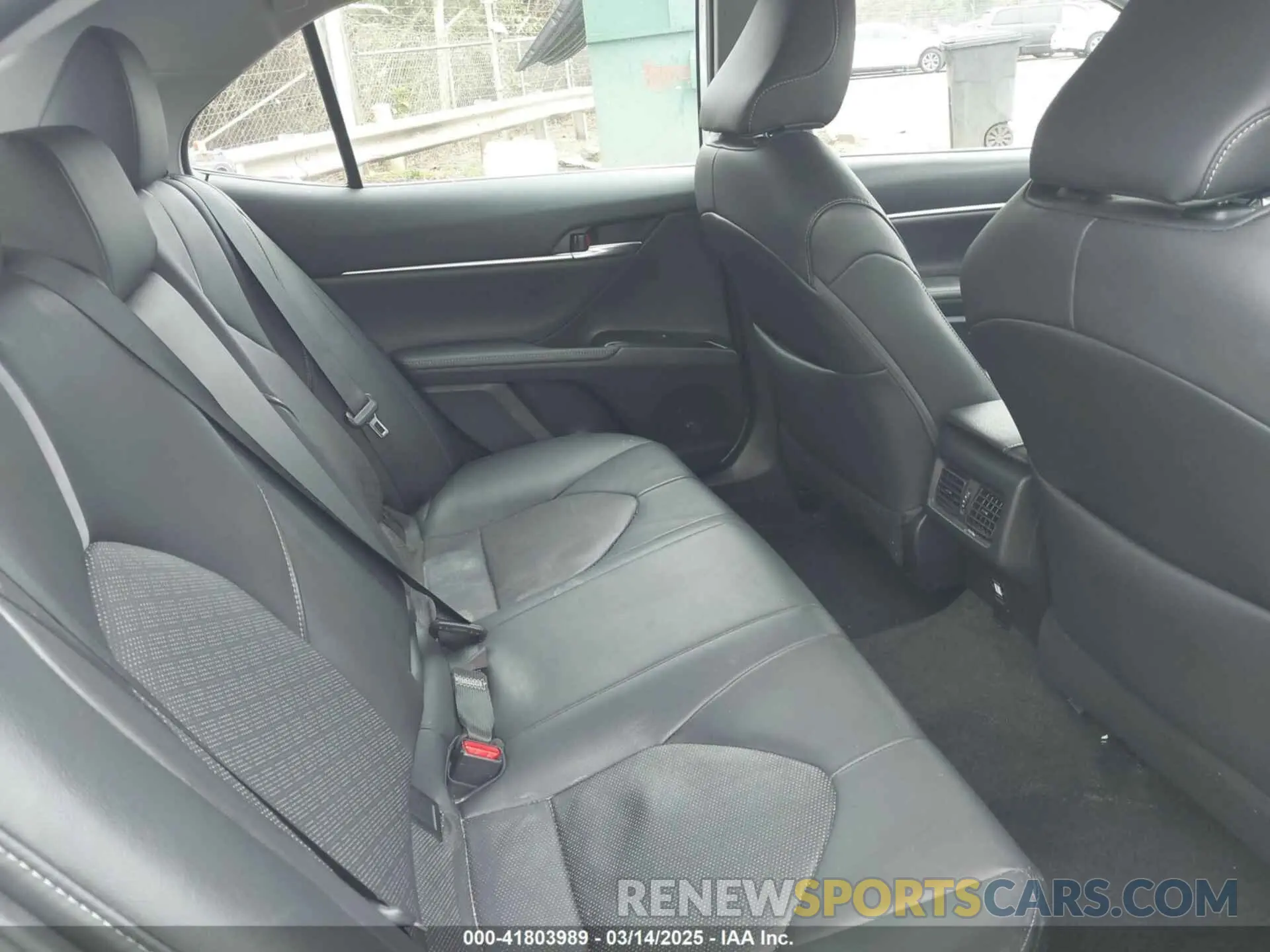 8 Photograph of a damaged car 4T1B61HK1KU818623 TOYOTA CAMRY 2019