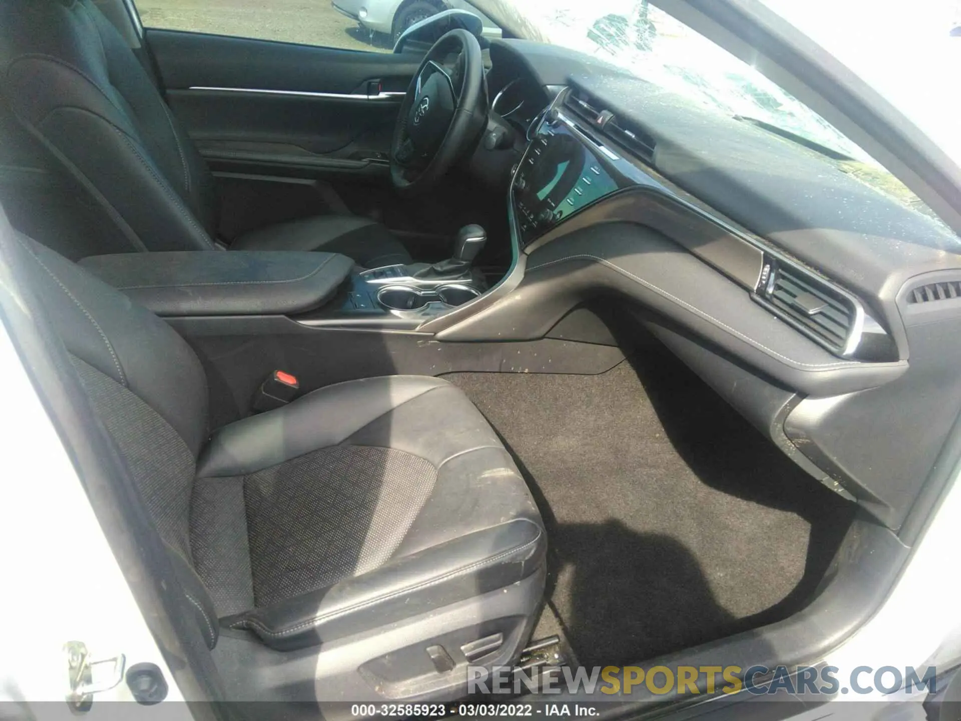 5 Photograph of a damaged car 4T1B61HK1KU831873 TOYOTA CAMRY 2019
